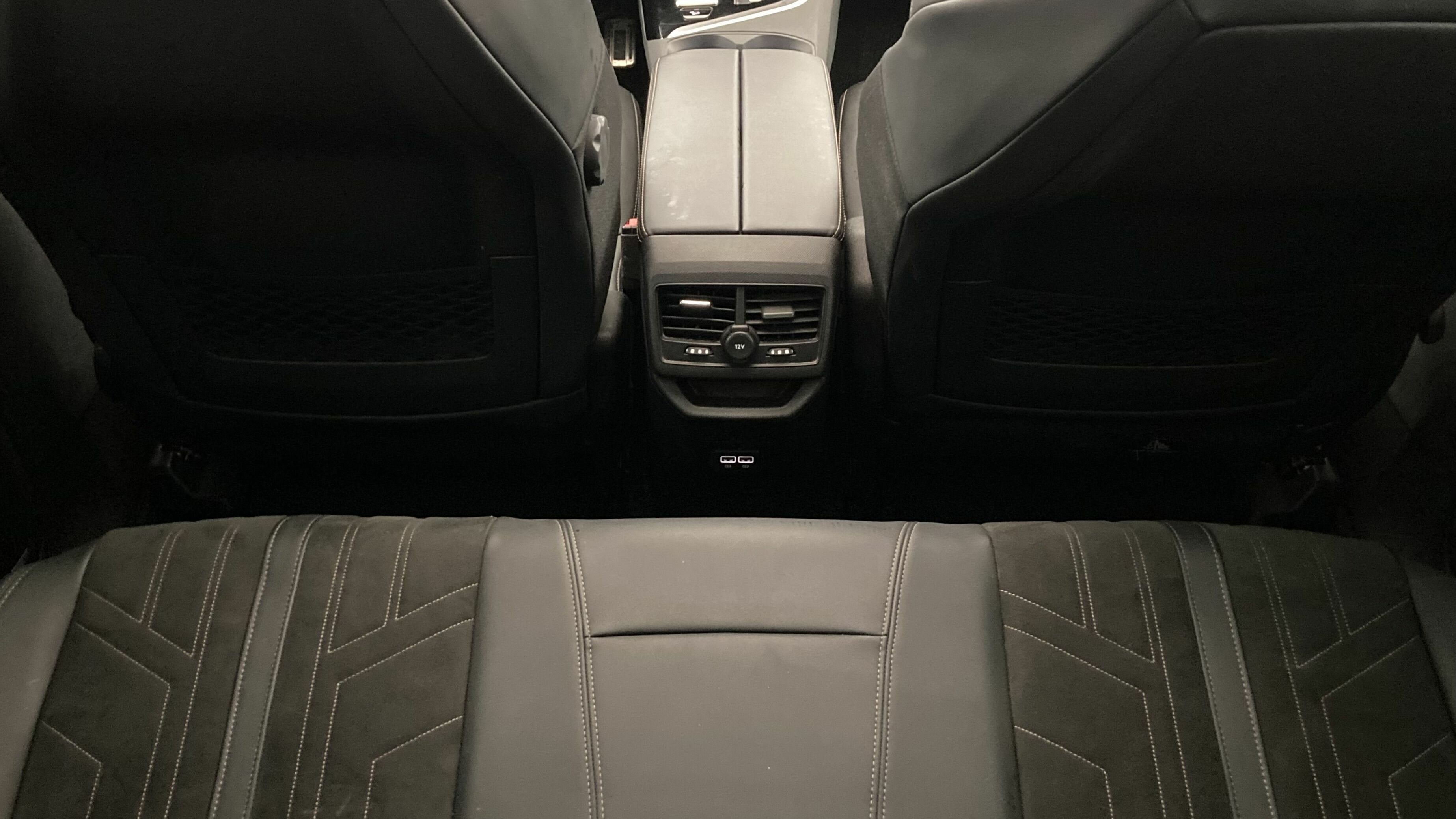 peugeot 3008 gt pack 1.6 HYBRID 300 EAT PHEV 2022 gris artense / negro 21