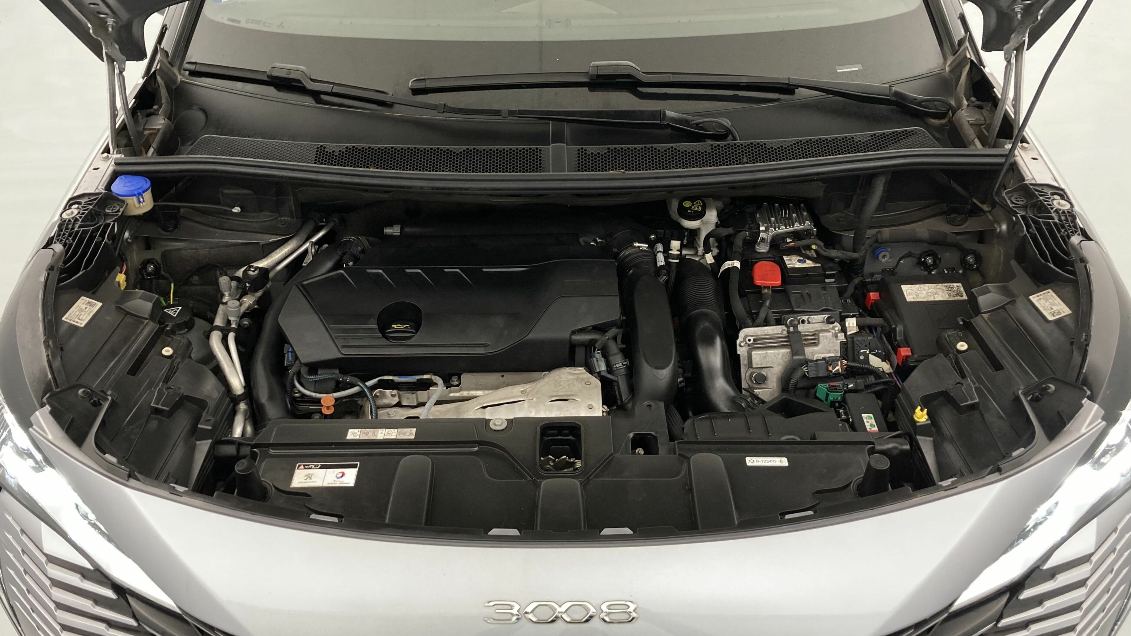 peugeot 3008 gt pack 1.6 HYBRID 300 EAT PHEV 2022 gris artense / negro 24