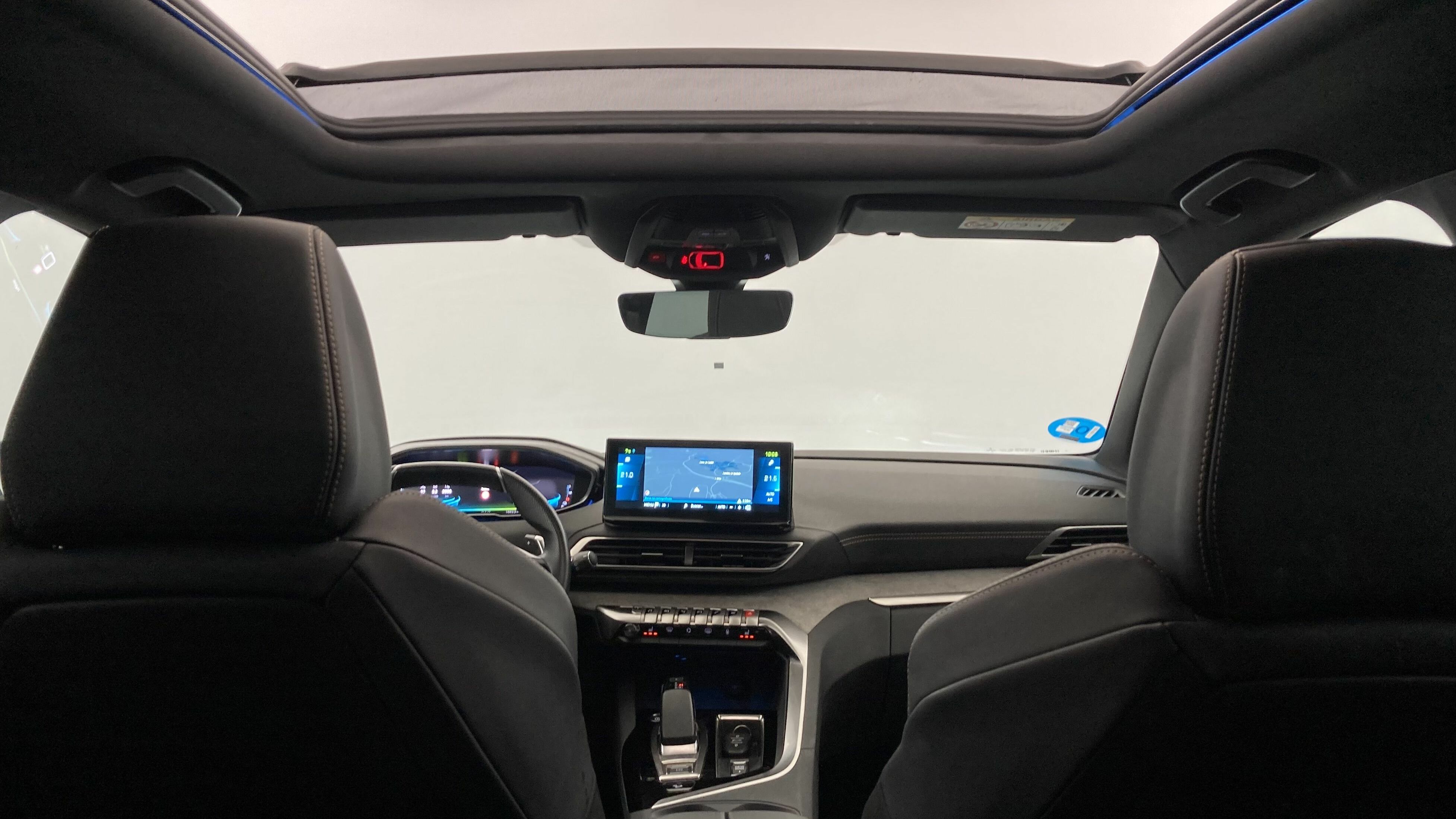 peugeot 3008 gt pack 1.6 HYBRID 300 EAT PHEV 2022 gris artense / negro 31