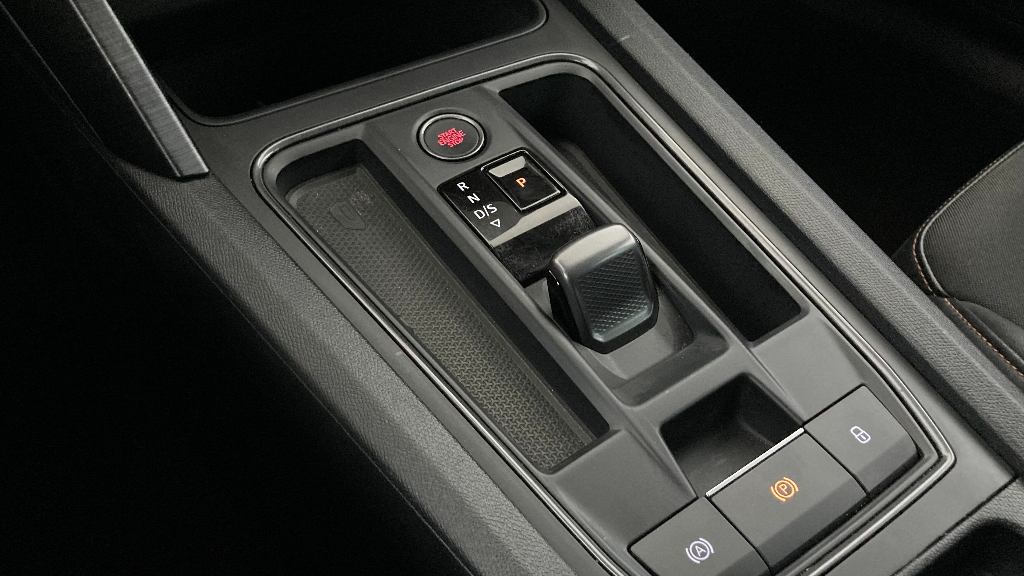 cupra leon st nv 1.5 ETSI 150 DSG 2024 negro midnight 21