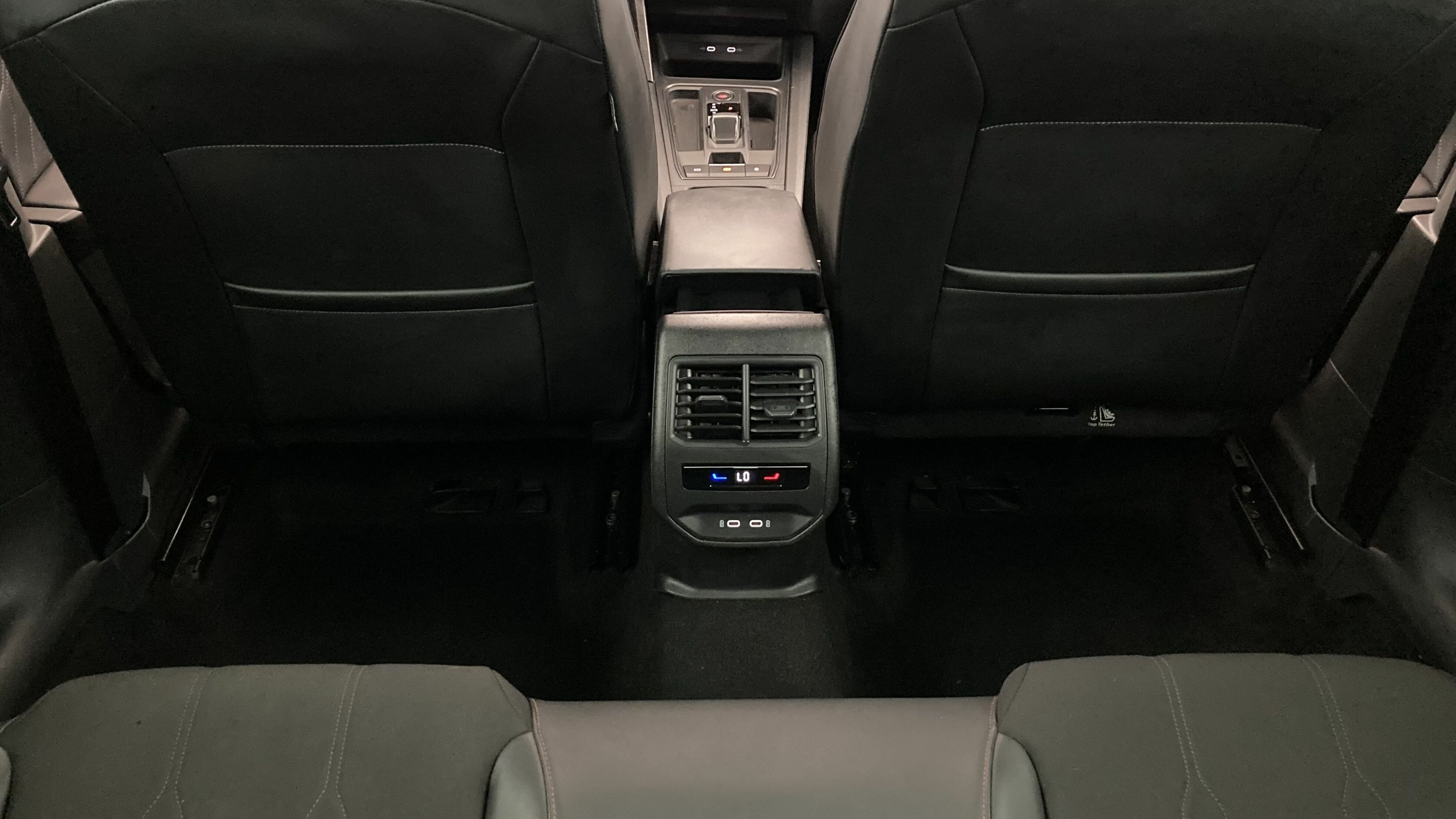 cupra leon st nv 1.5 ETSI 150 DSG 2024 negro midnight 23