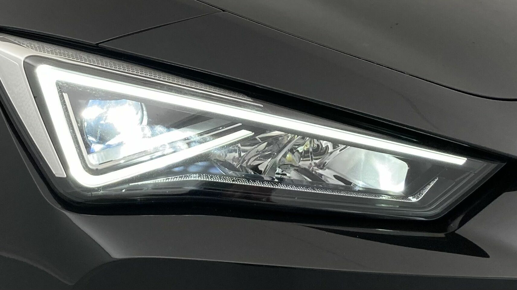 cupra leon st nv 1.5 ETSI 150 DSG 2024 negro midnight 30