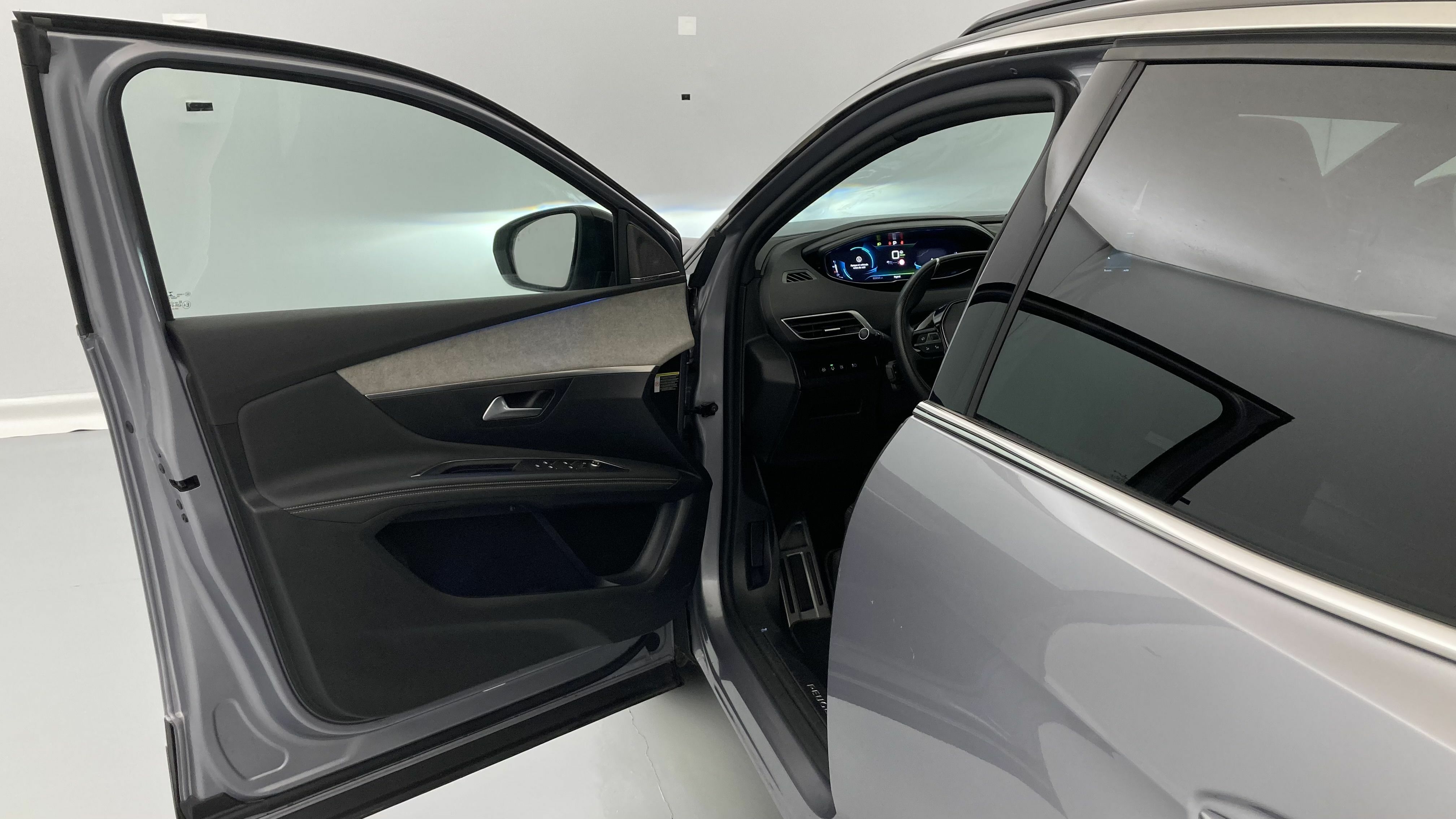 peugeot 3008 gt pack 1.6 HYBRID 300 EAT PHEV 2022 gris artense / negro 1