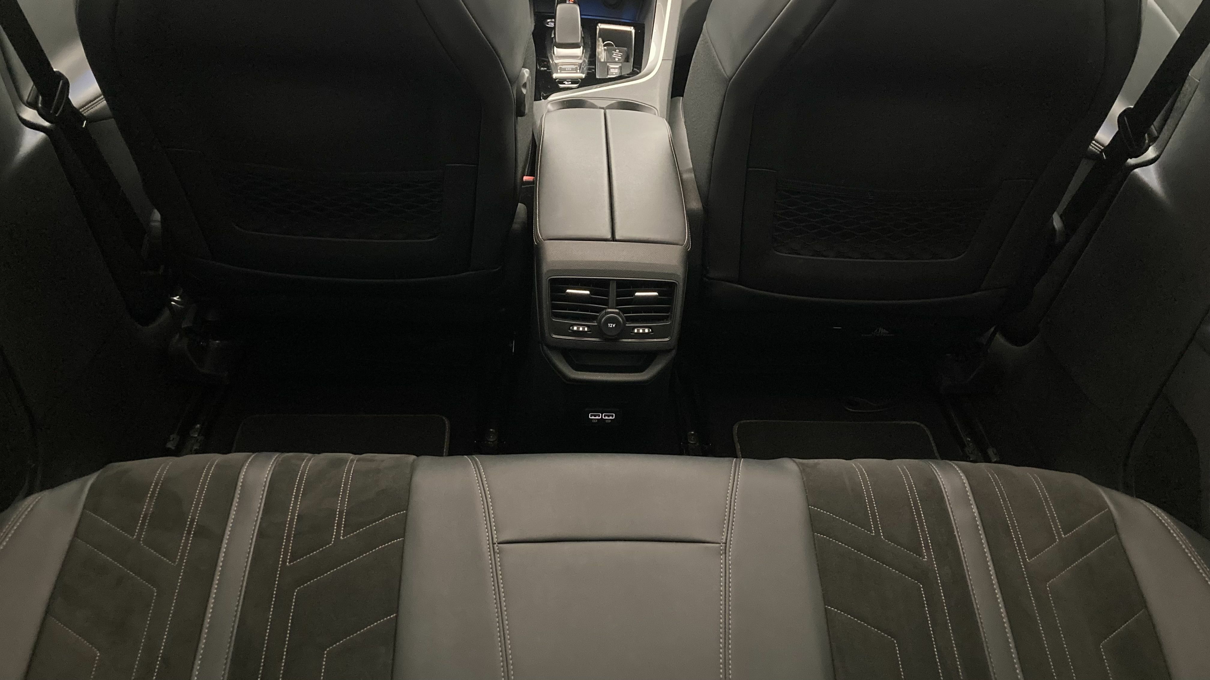 peugeot 3008 gt pack 1.6 HYBRID 300 EAT PHEV 2022 gris artense / negro 11