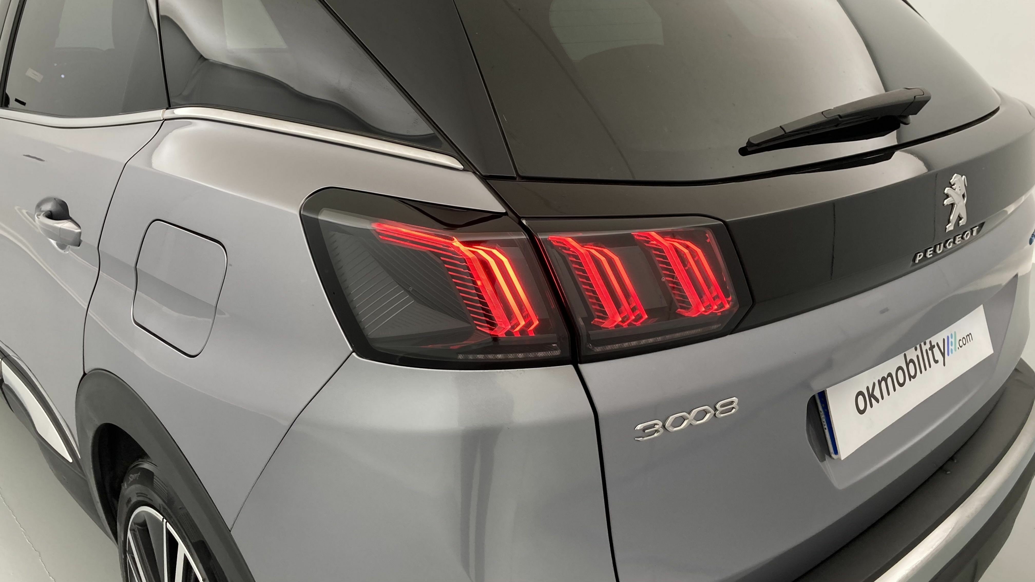 peugeot 3008 gt pack 1.6 HYBRID 300 EAT PHEV 2022 gris artense / negro 19