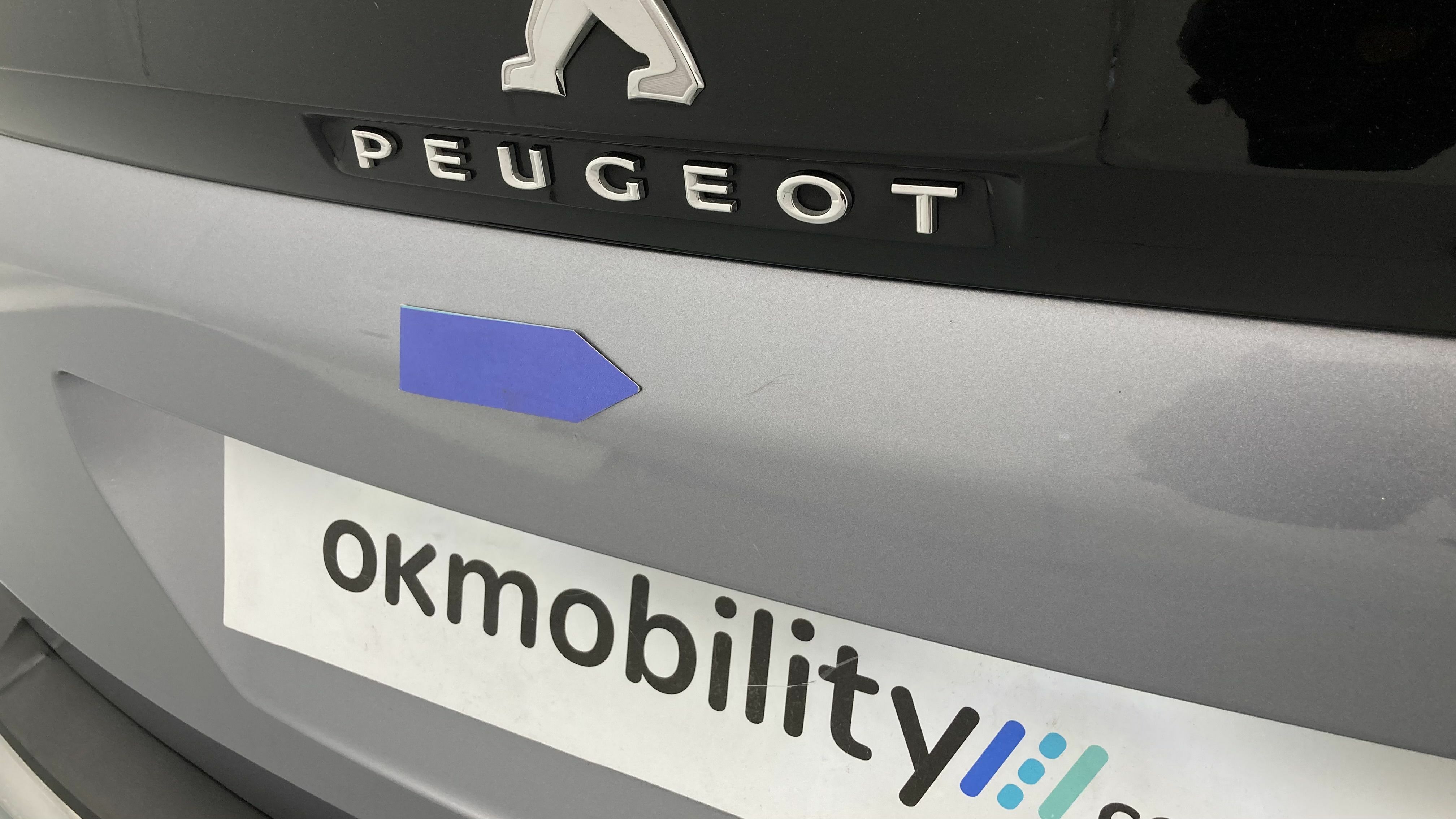 peugeot 3008 gt pack 1.6 HYBRID 300 EAT PHEV 2022 gris artense / negro 27