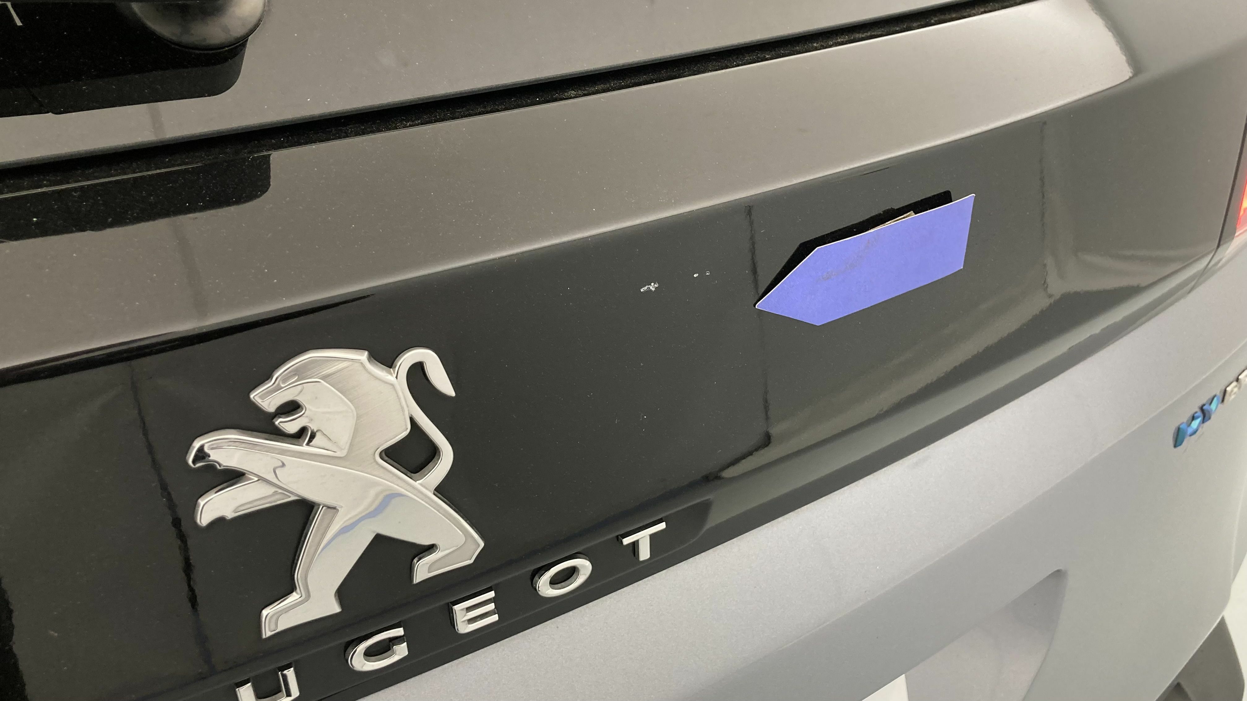 peugeot 3008 gt pack 1.6 HYBRID 300 EAT PHEV 2022 gris artense / negro 28