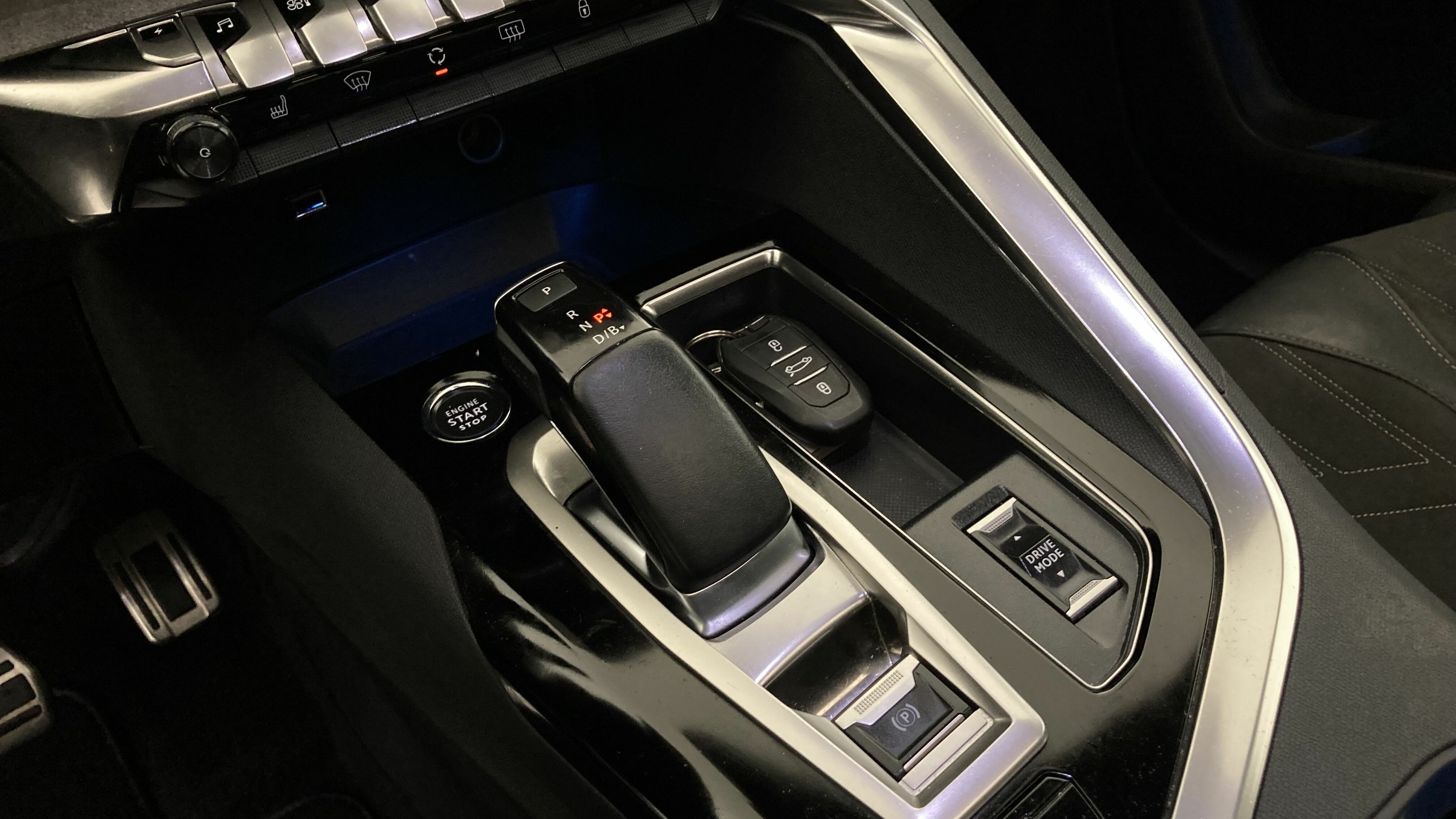 peugeot 3008 gt pack 1.6 HYBRID 300 EAT PHEV 2022 negro perla nera 19