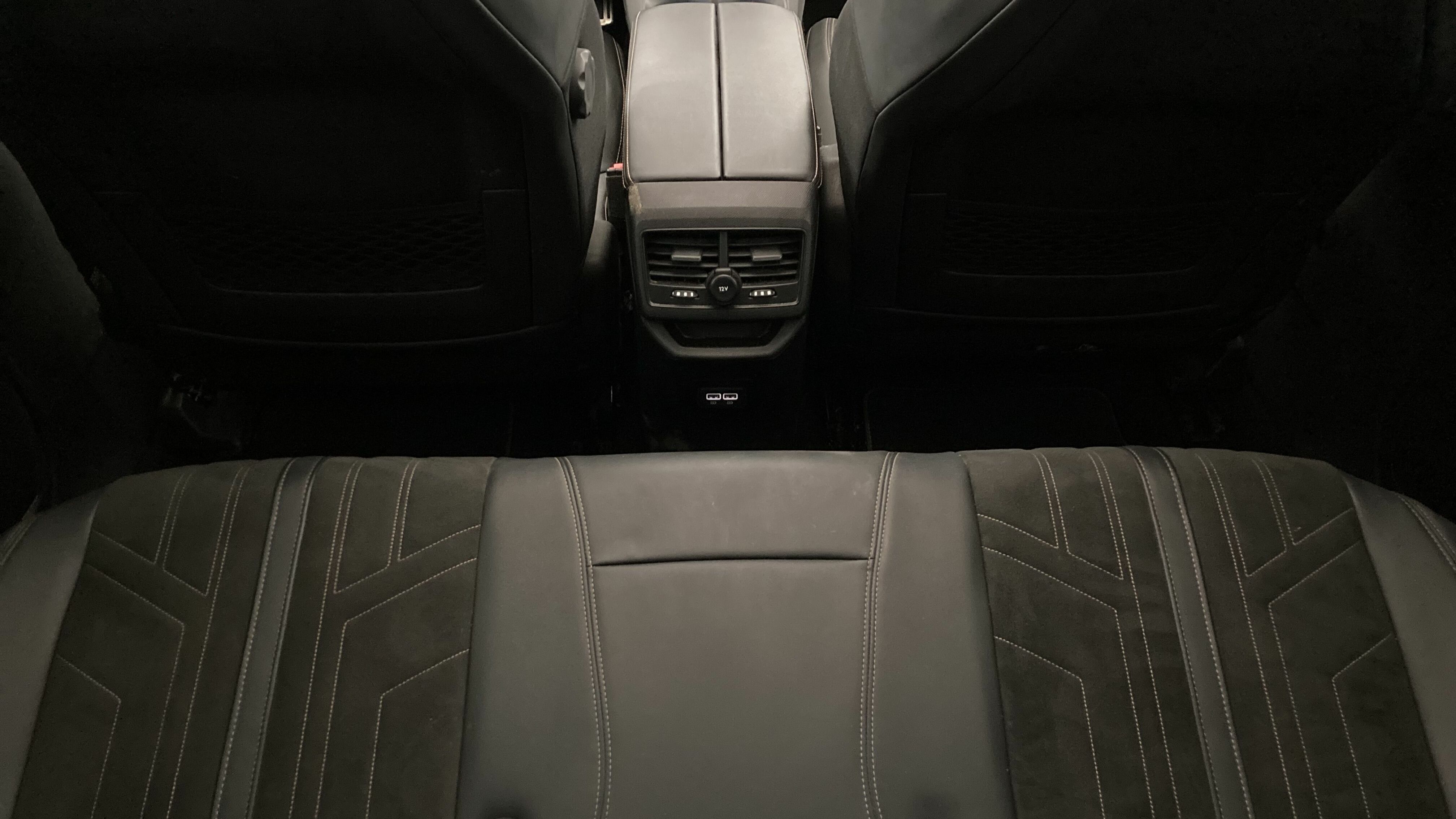 peugeot 3008 gt pack 1.6 HYBRID 300 EAT PHEV 2022 negro perla nera 21