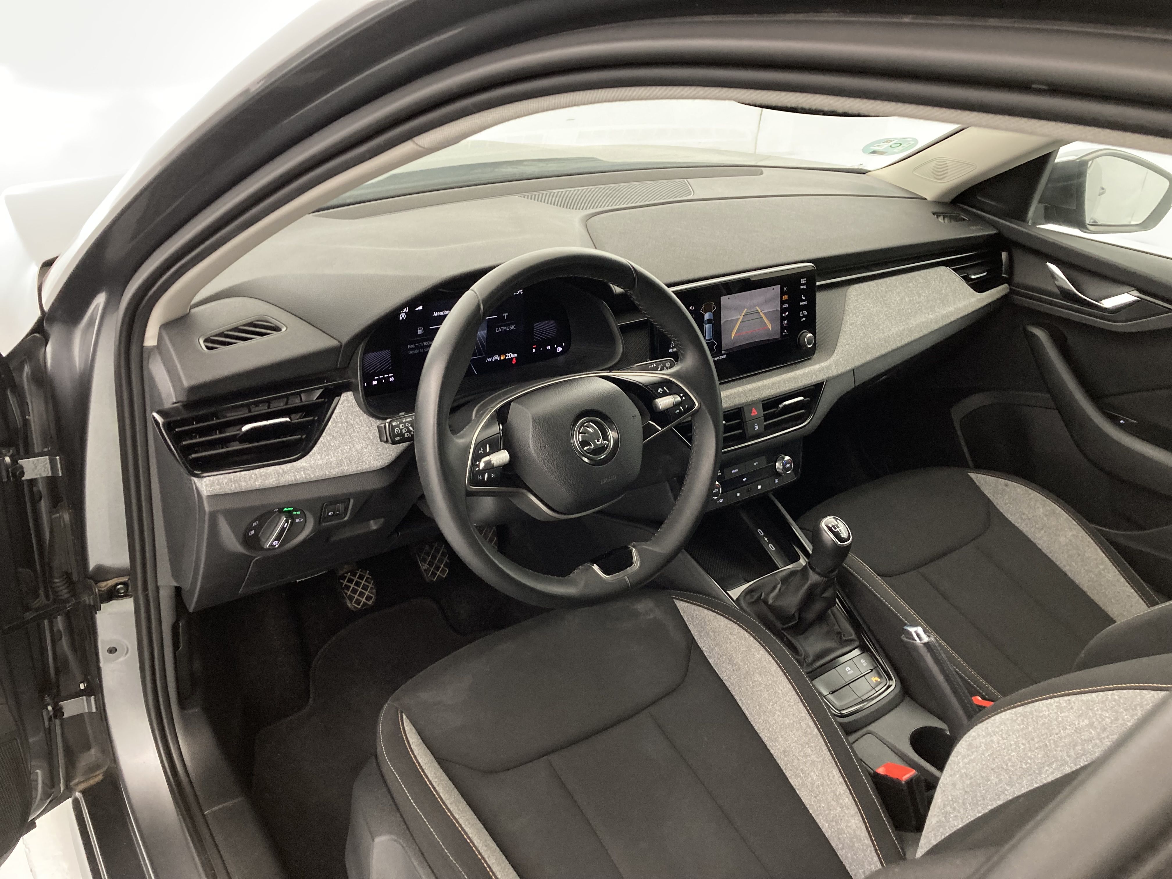 skoda kamiq selection 1.0 TSI 95 2024 gris graphite 18