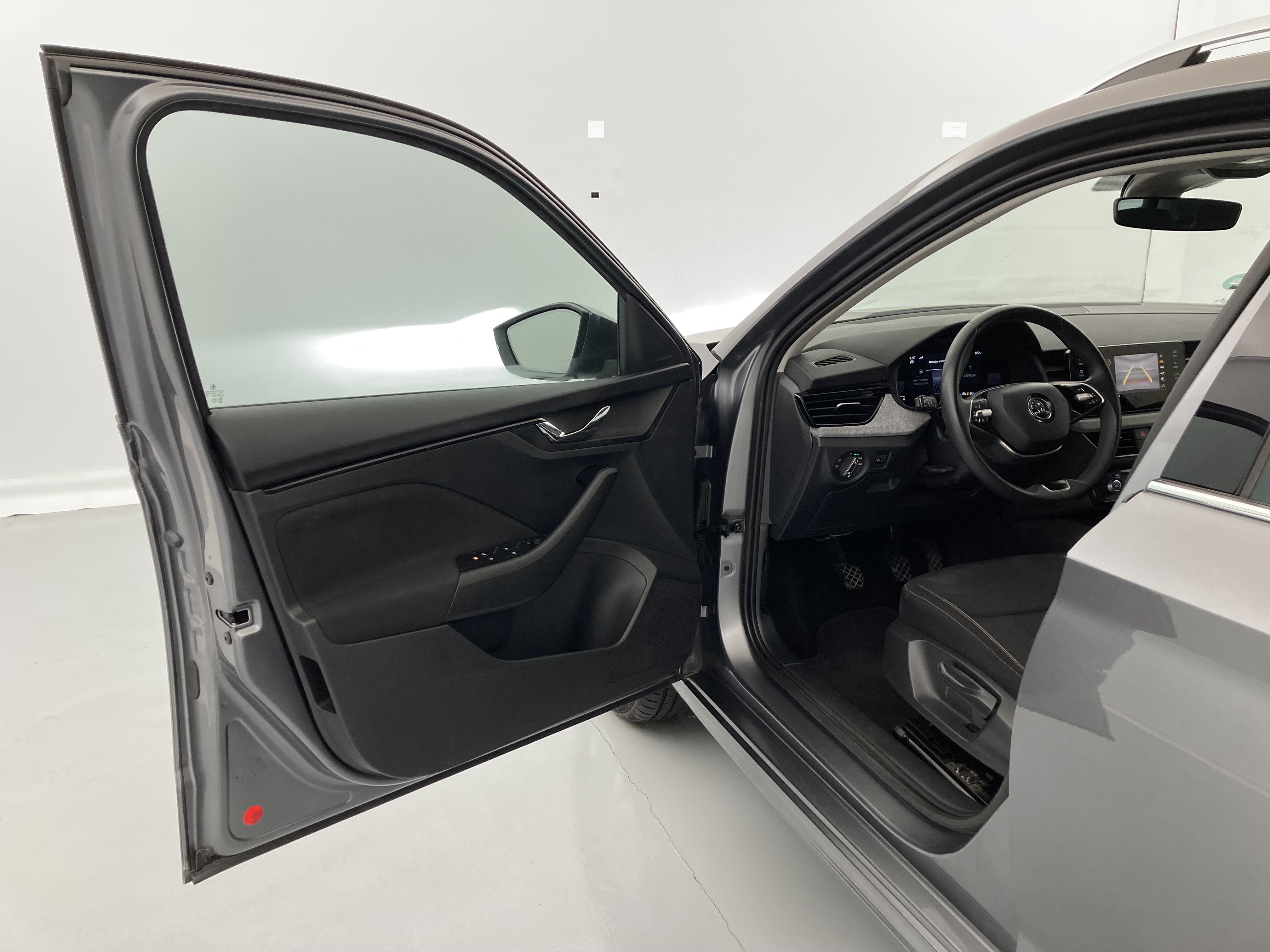 skoda kamiq selection 1.0 TSI 95 2024 gris graphite 19