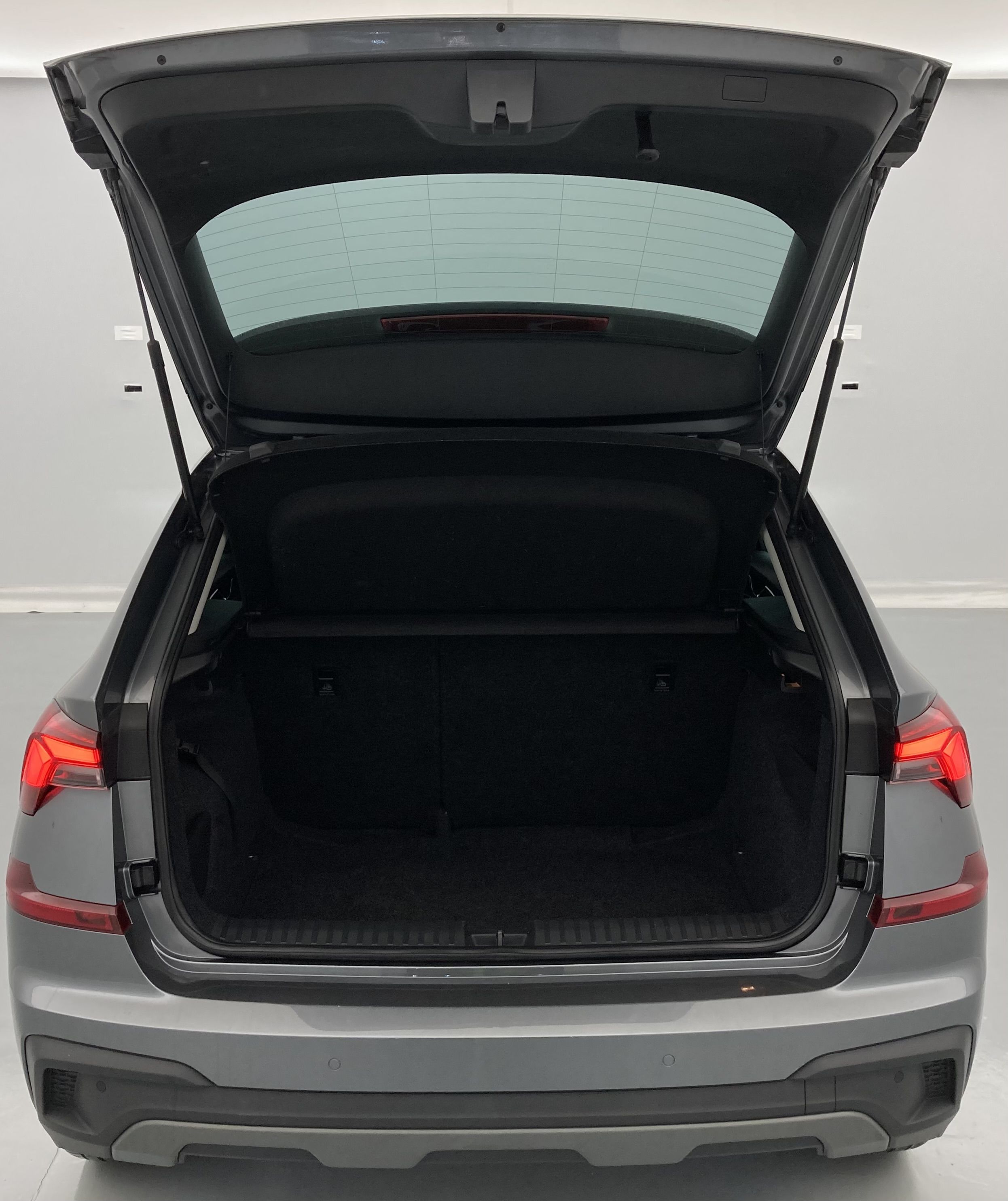 skoda kamiq selection 1.0 TSI 95 2024 gris graphite 22