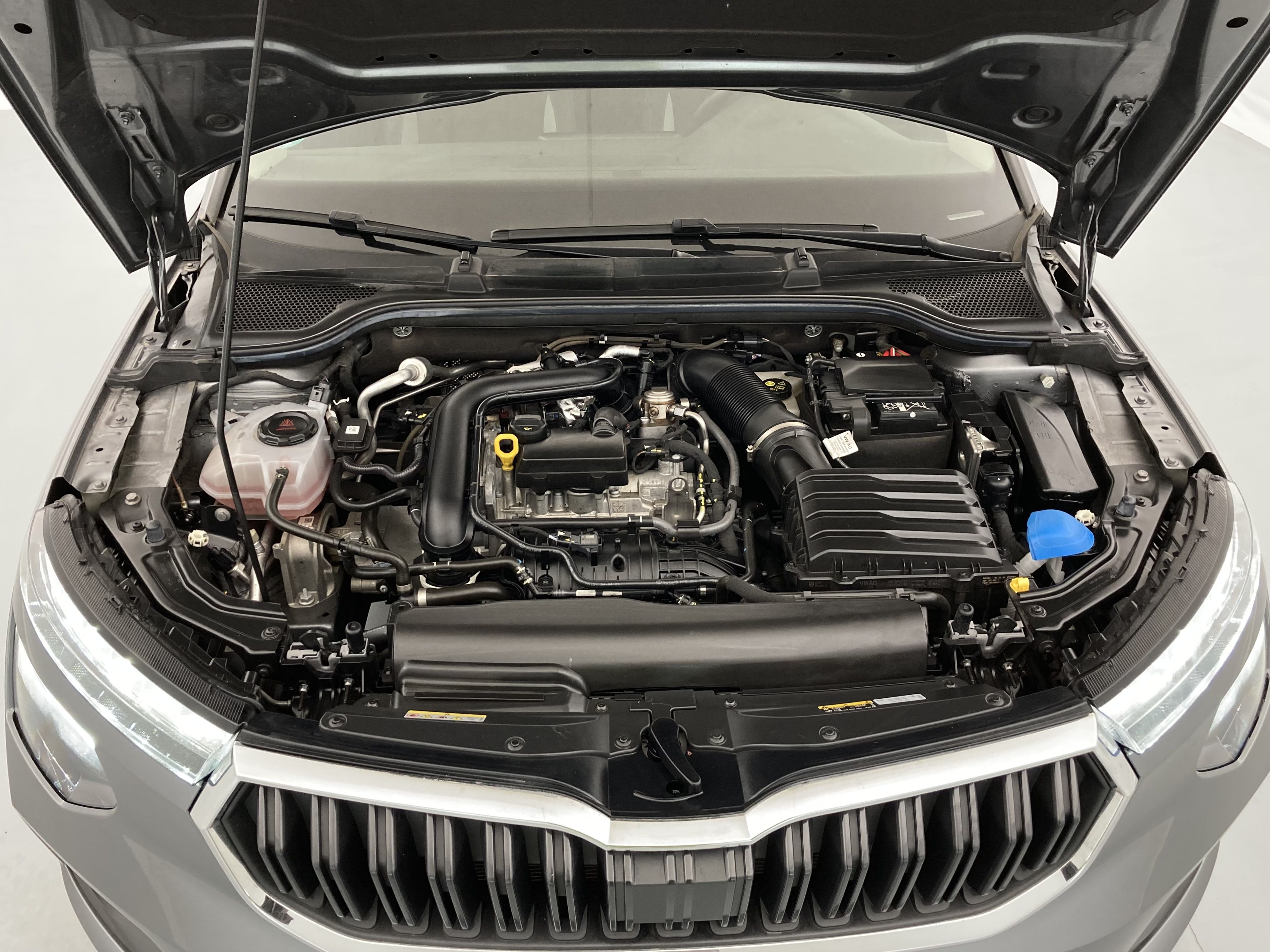 skoda kamiq selection 1.0 TSI 95 2024 gris graphite 23