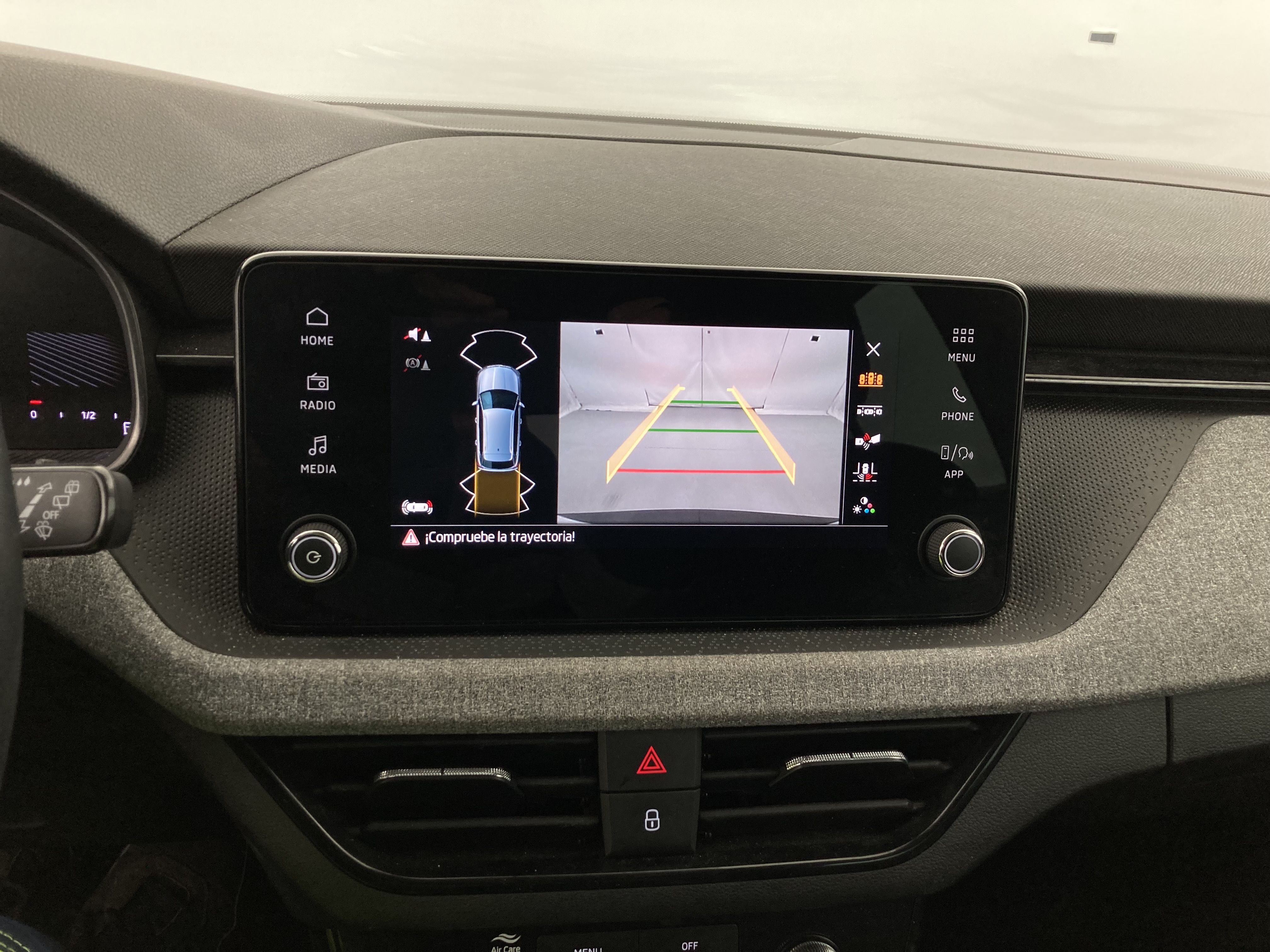 skoda kamiq selection 1.0 TSI 95 2024 gris graphite 25