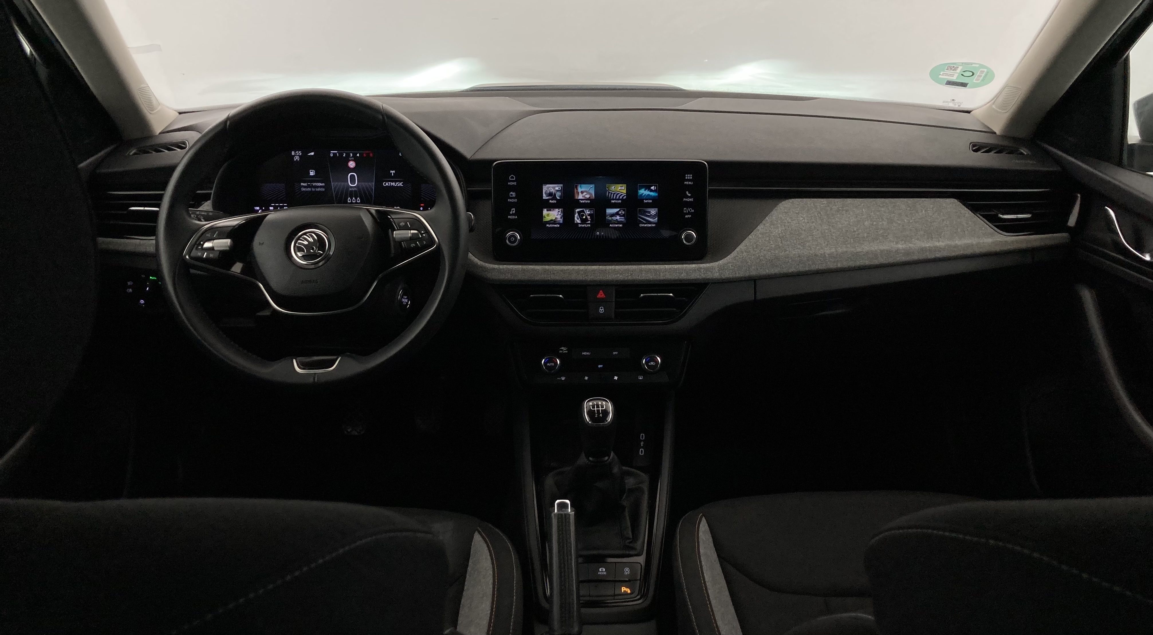 skoda kamiq selection 1.0 TSI 95 2024 gris graphite 27