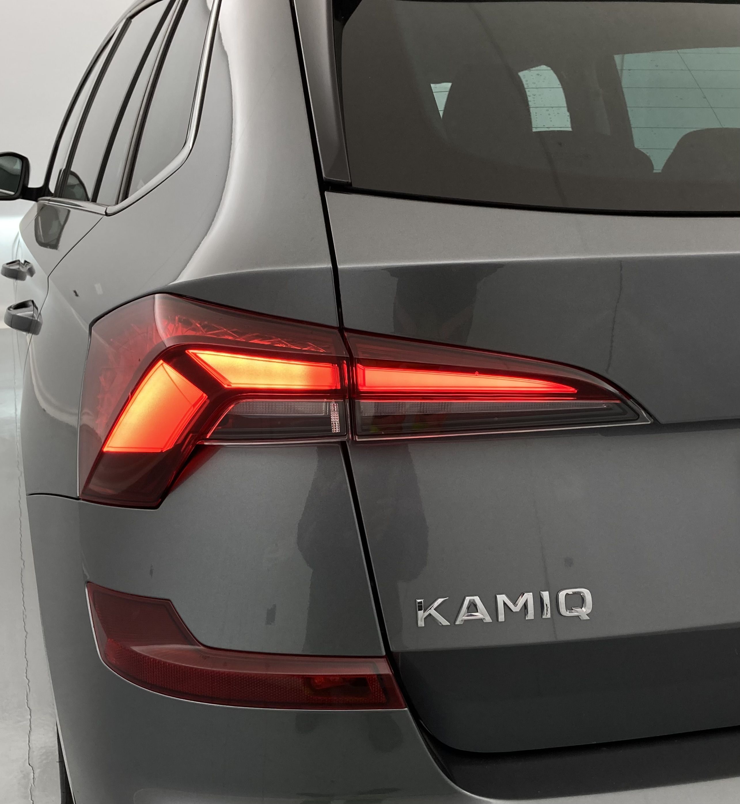 skoda kamiq selection 1.0 TSI 95 2024 gris graphite 30