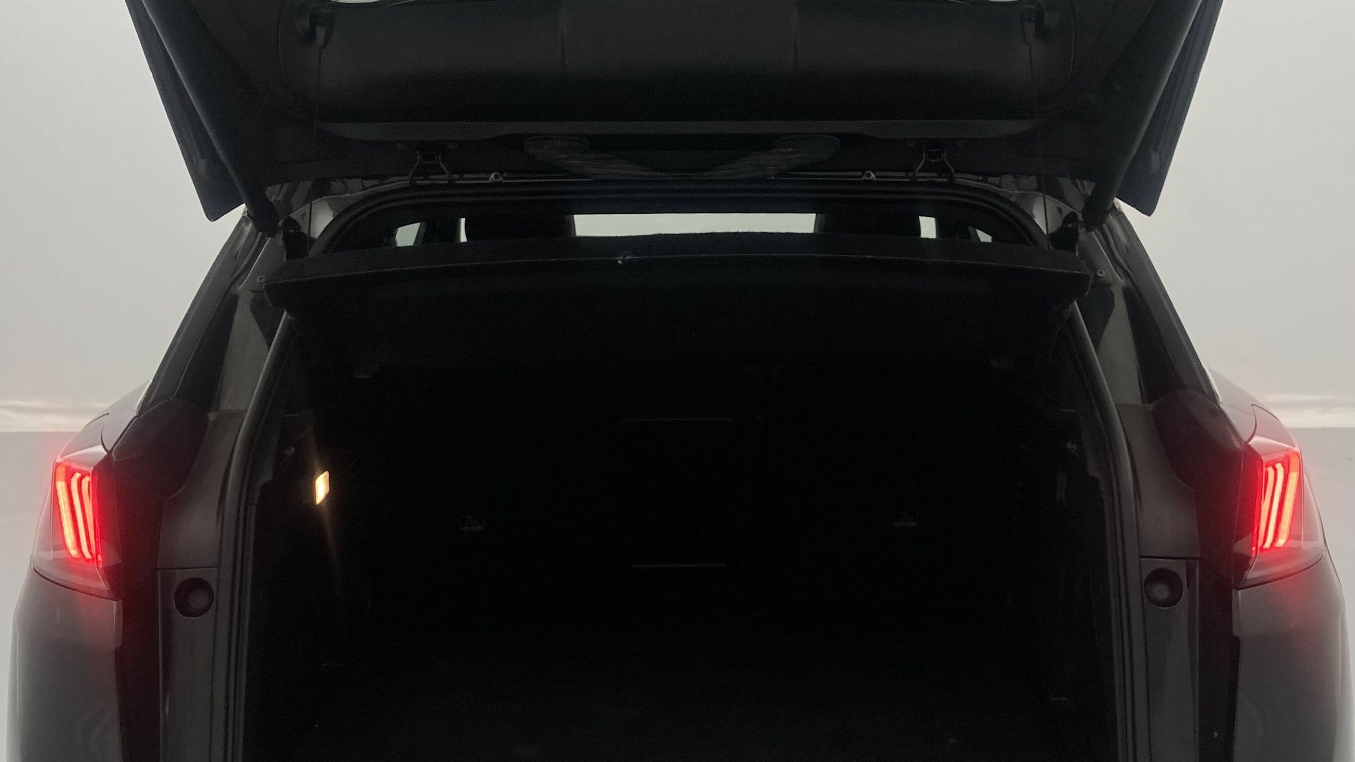 peugeot 3008 gt pack 1.6 HYBRID 300 EAT PHEV 2022 negro perla nera 23