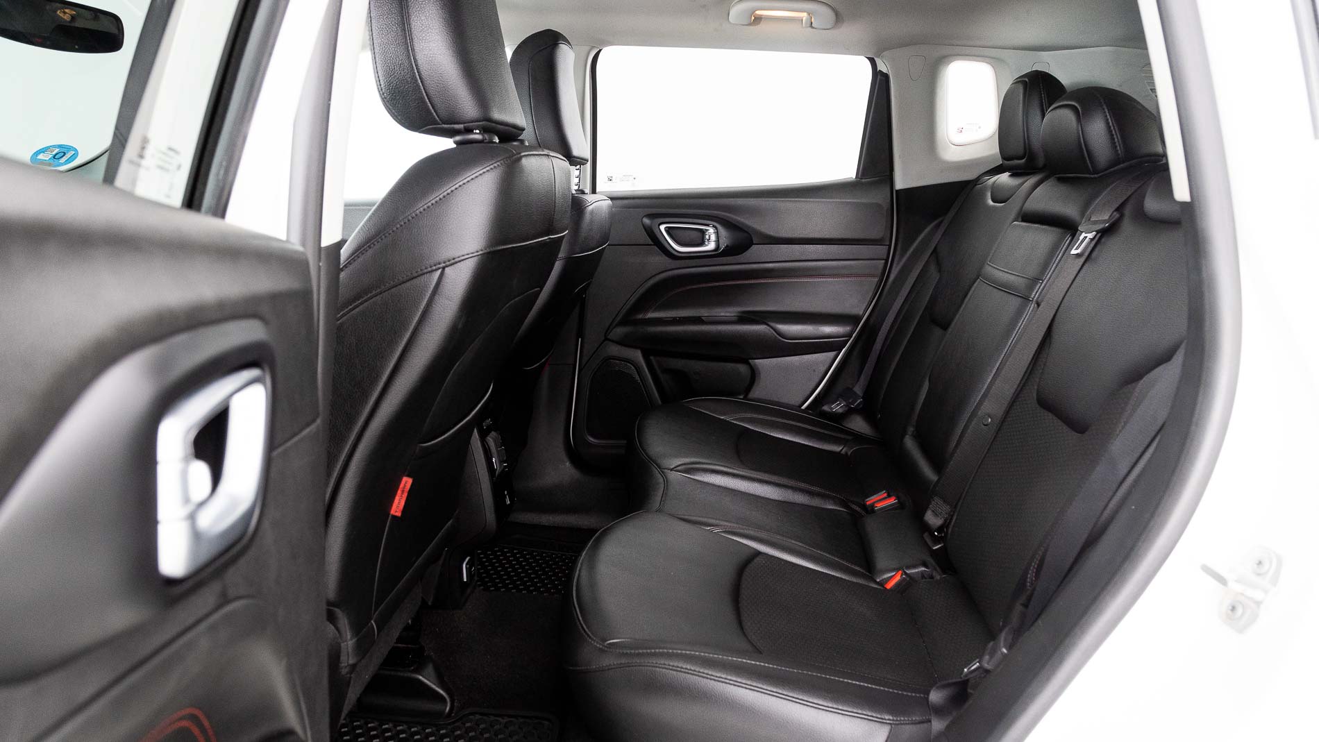 jeep compass trailhawk 1.3 PHEV 240 AWD 2022 blanco alpine + techo negro 23