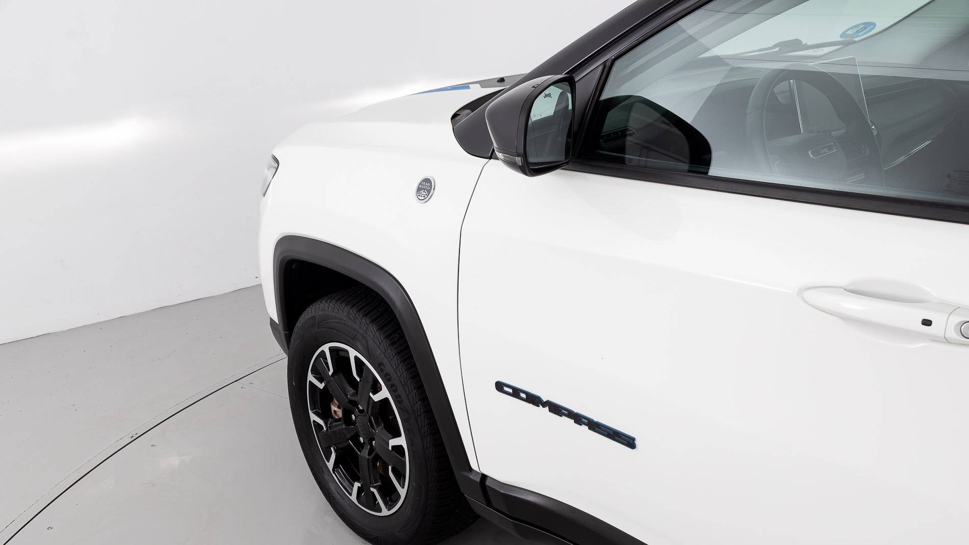 jeep compass trailhawk 1.3 PHEV 240 AWD 2022 blanco alpine + techo negro 25