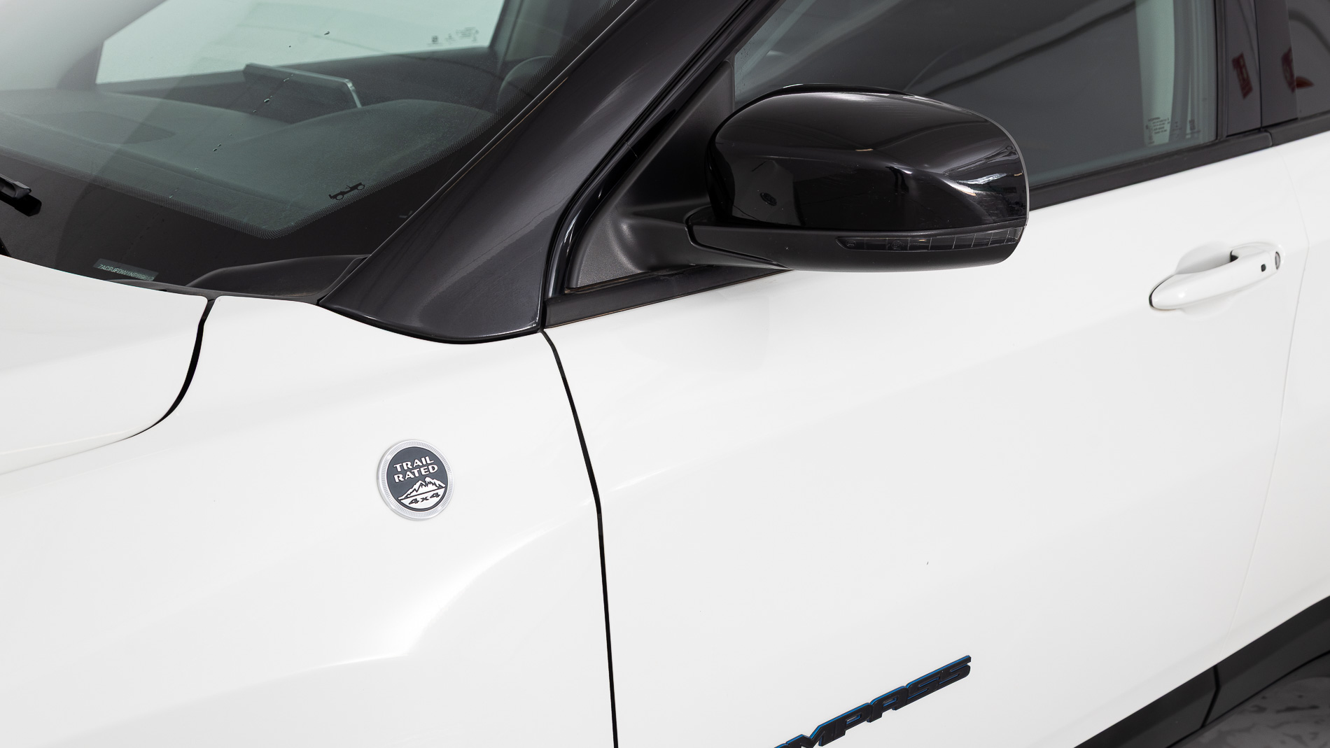 jeep compass trailhawk 1.3 PHEV 240 AWD 2022 blanco alpine + techo negro 32