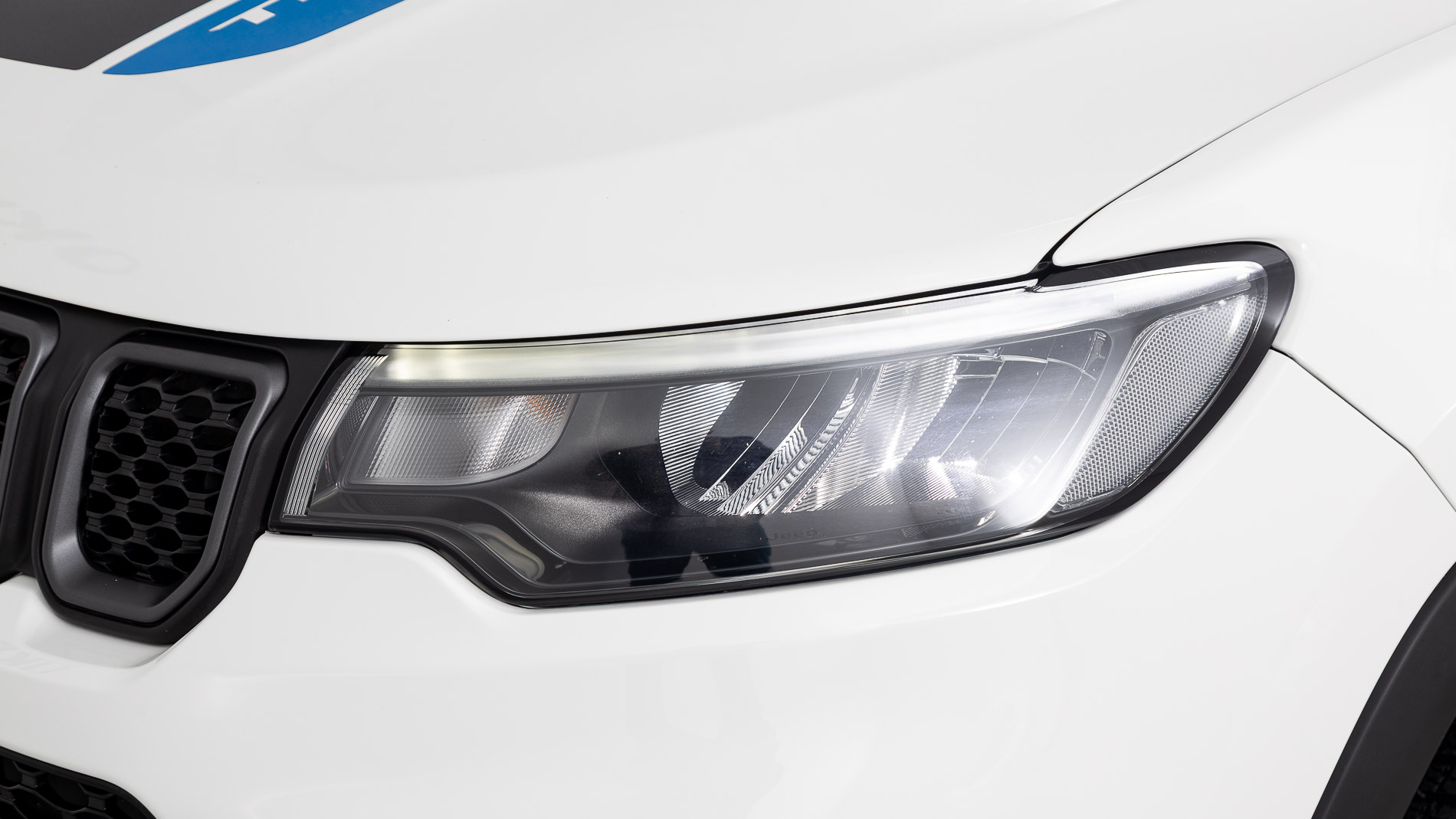 jeep compass trailhawk 1.3 PHEV 240 AWD 2022 blanco alpine + techo negro 33