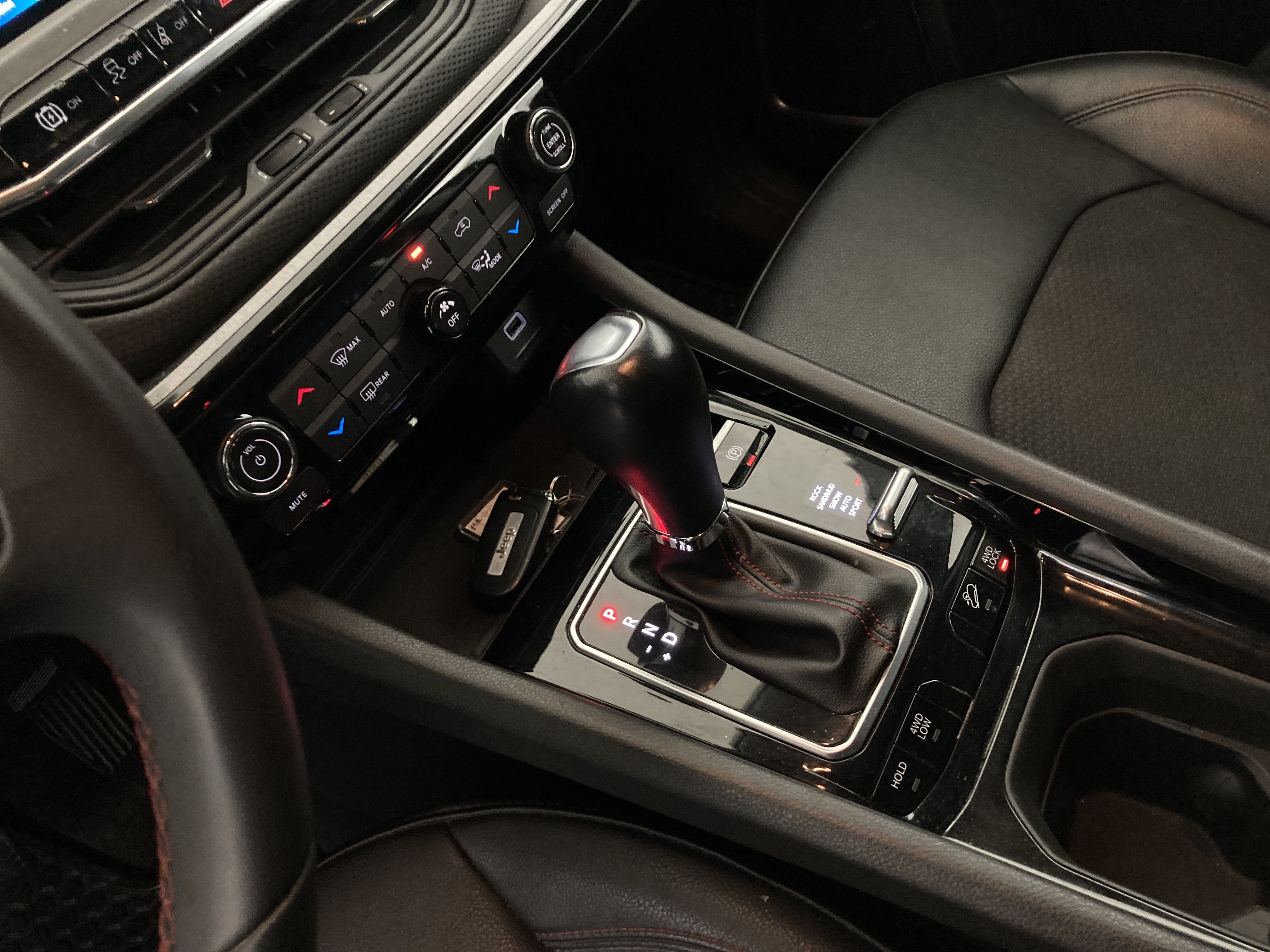 jeep compass trailhawk 1.3 PHEV 240 AWD 2022 negro sólido 14