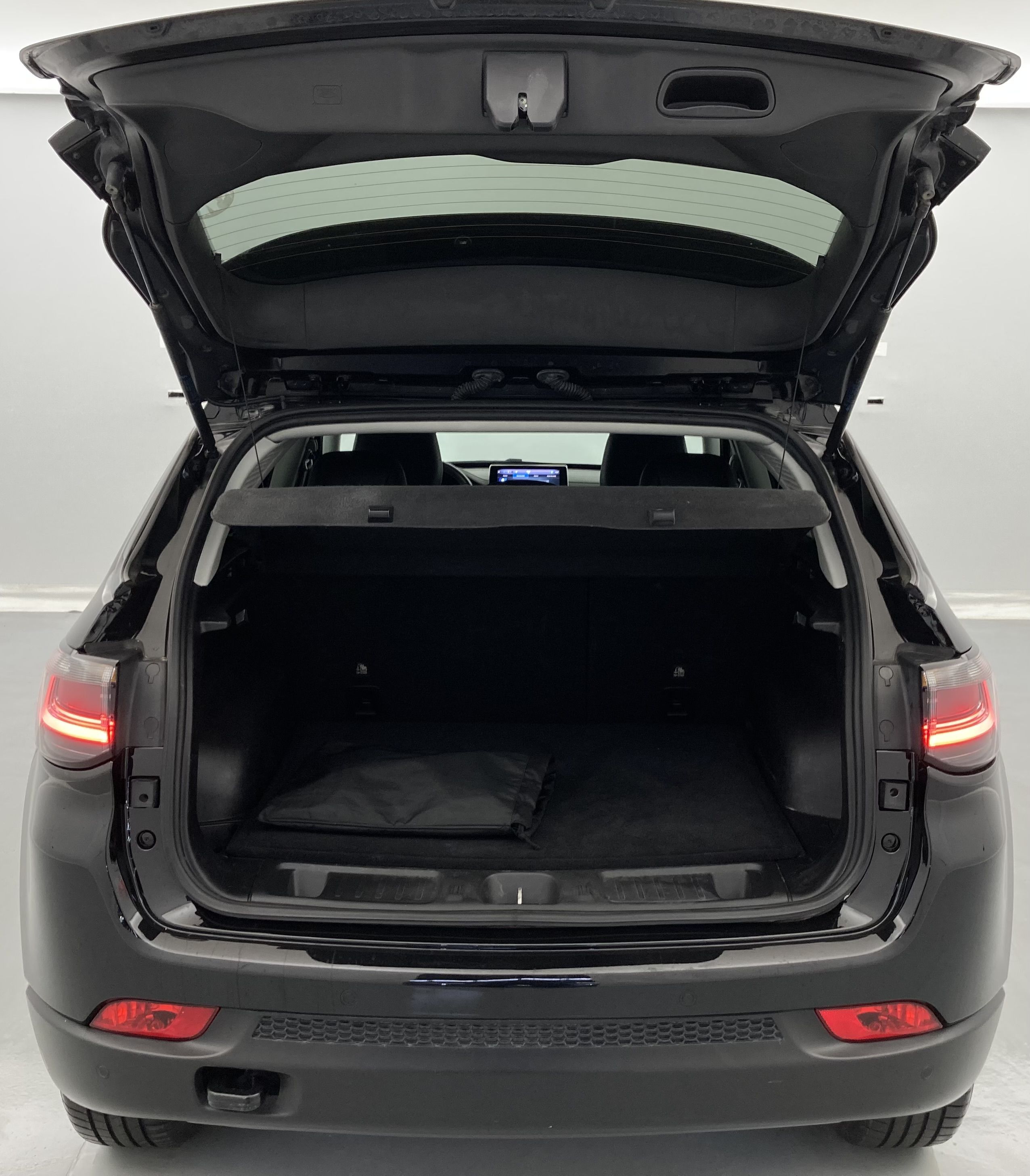 jeep compass trailhawk 1.3 PHEV 240 AWD 2022 negro sólido 24