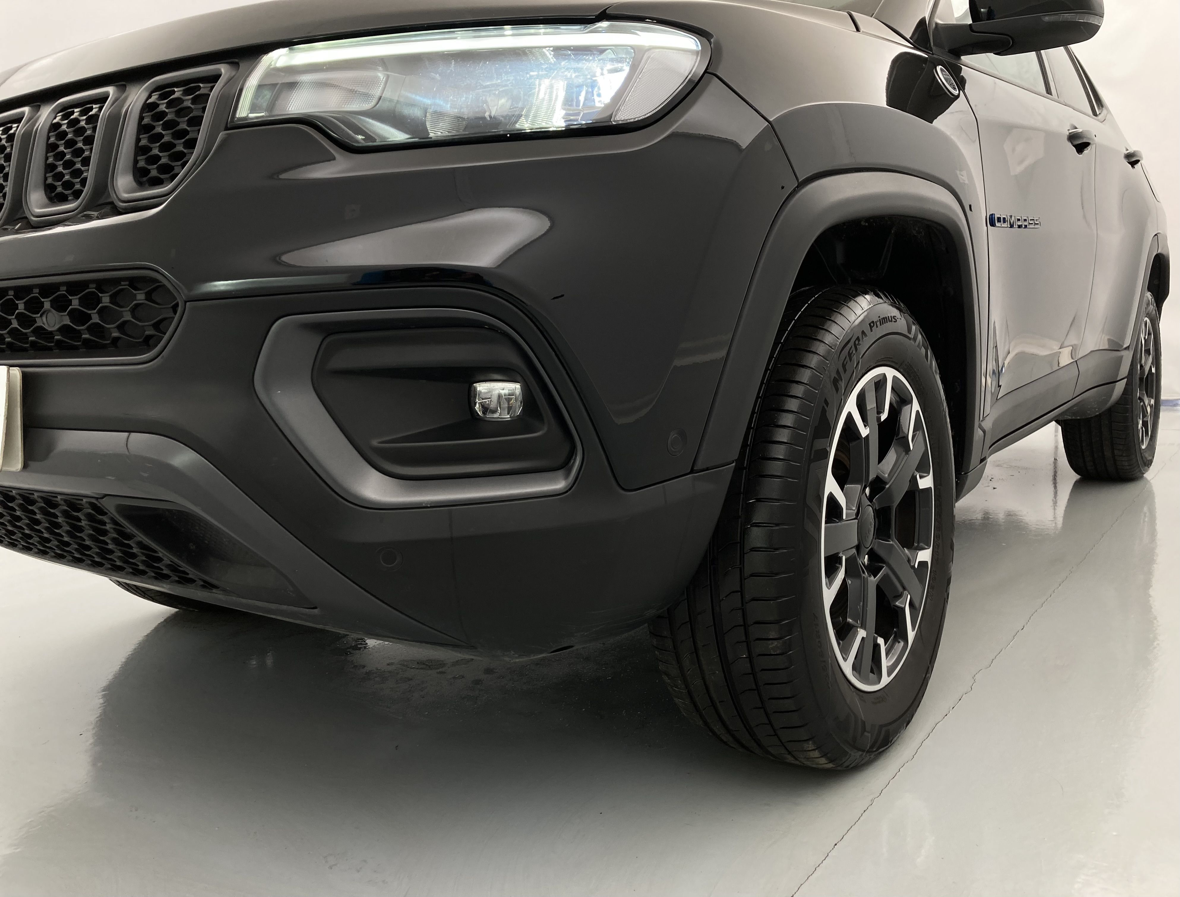 jeep compass trailhawk 1.3 PHEV 240 AWD 2022 negro sólido 28