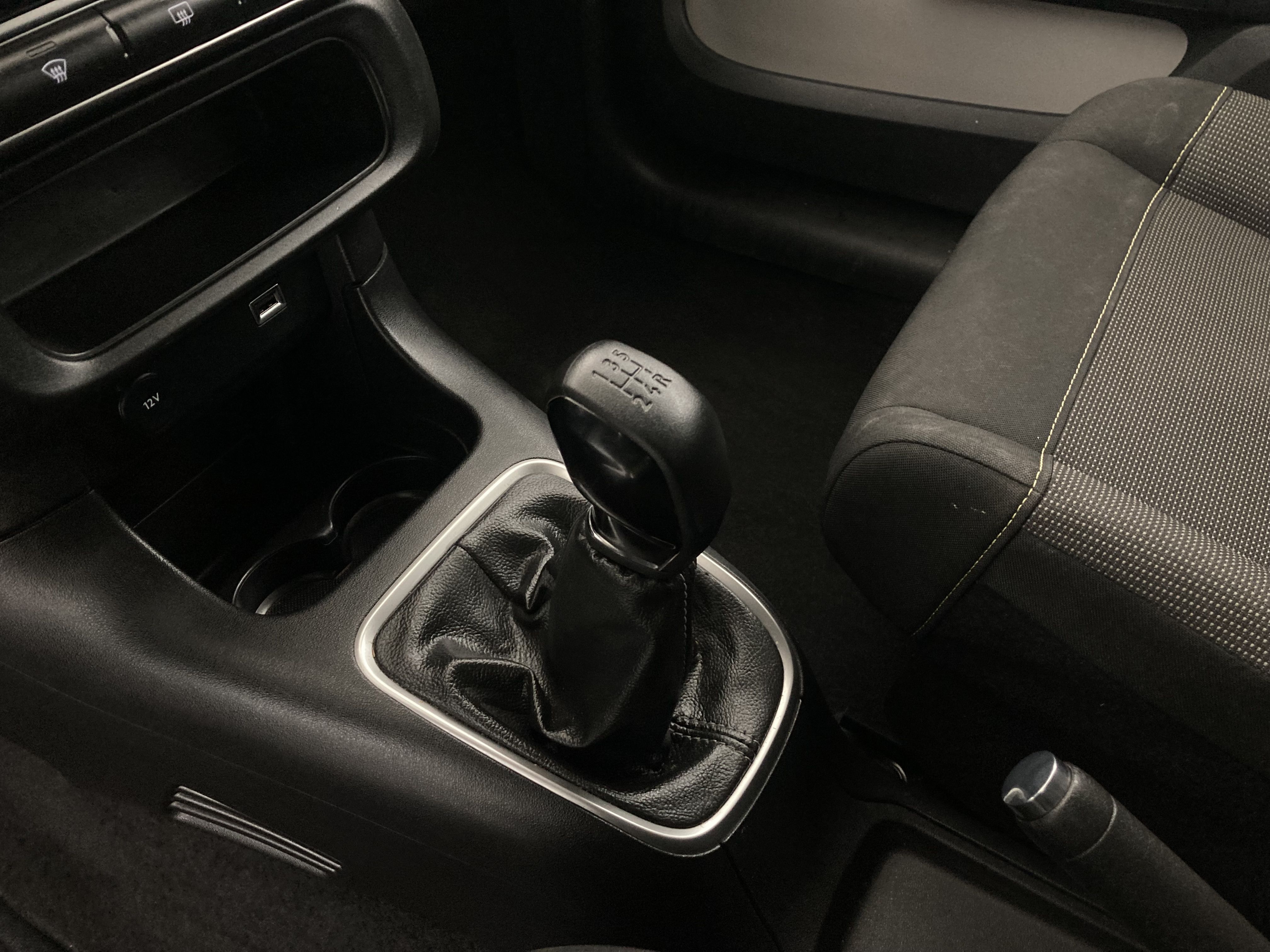 citroen c3 origin max 1.2 PURETECH 83 2024 negro perla nera / blanco 13