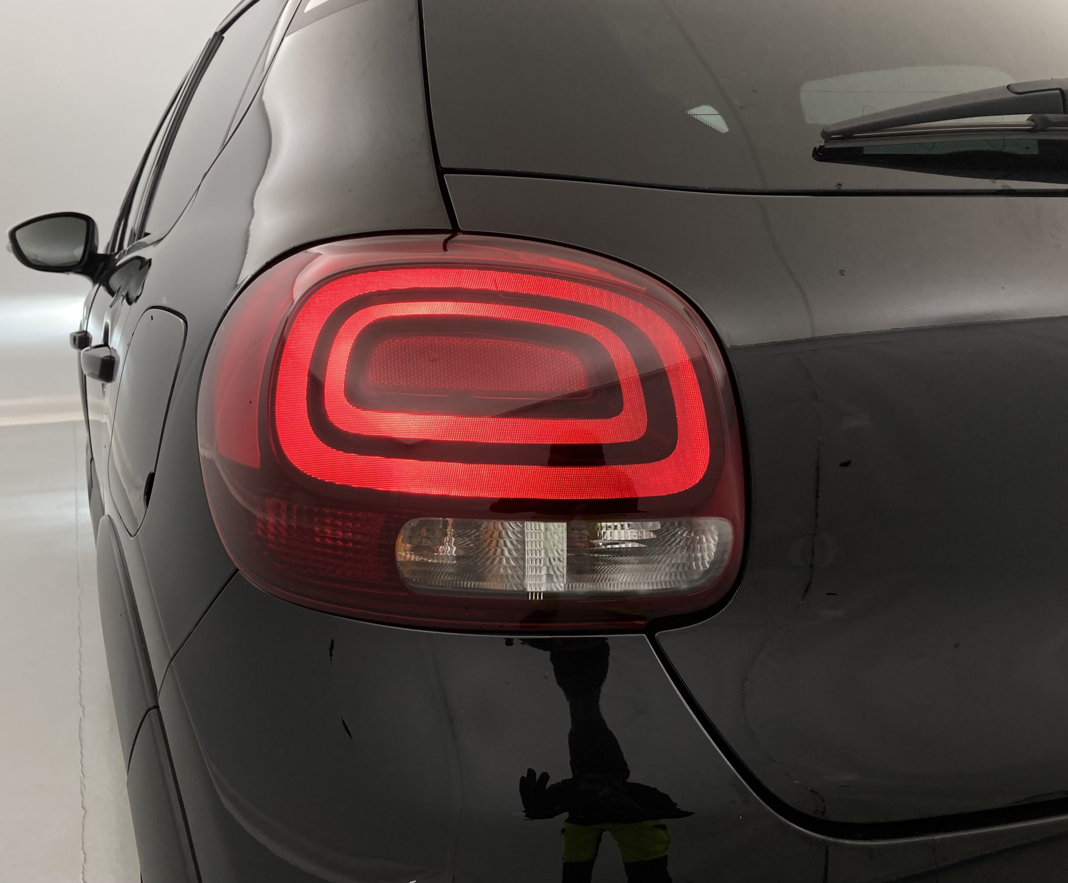 citroen c3 origin max 1.2 PURETECH 83 2024 negro perla nera / blanco 20