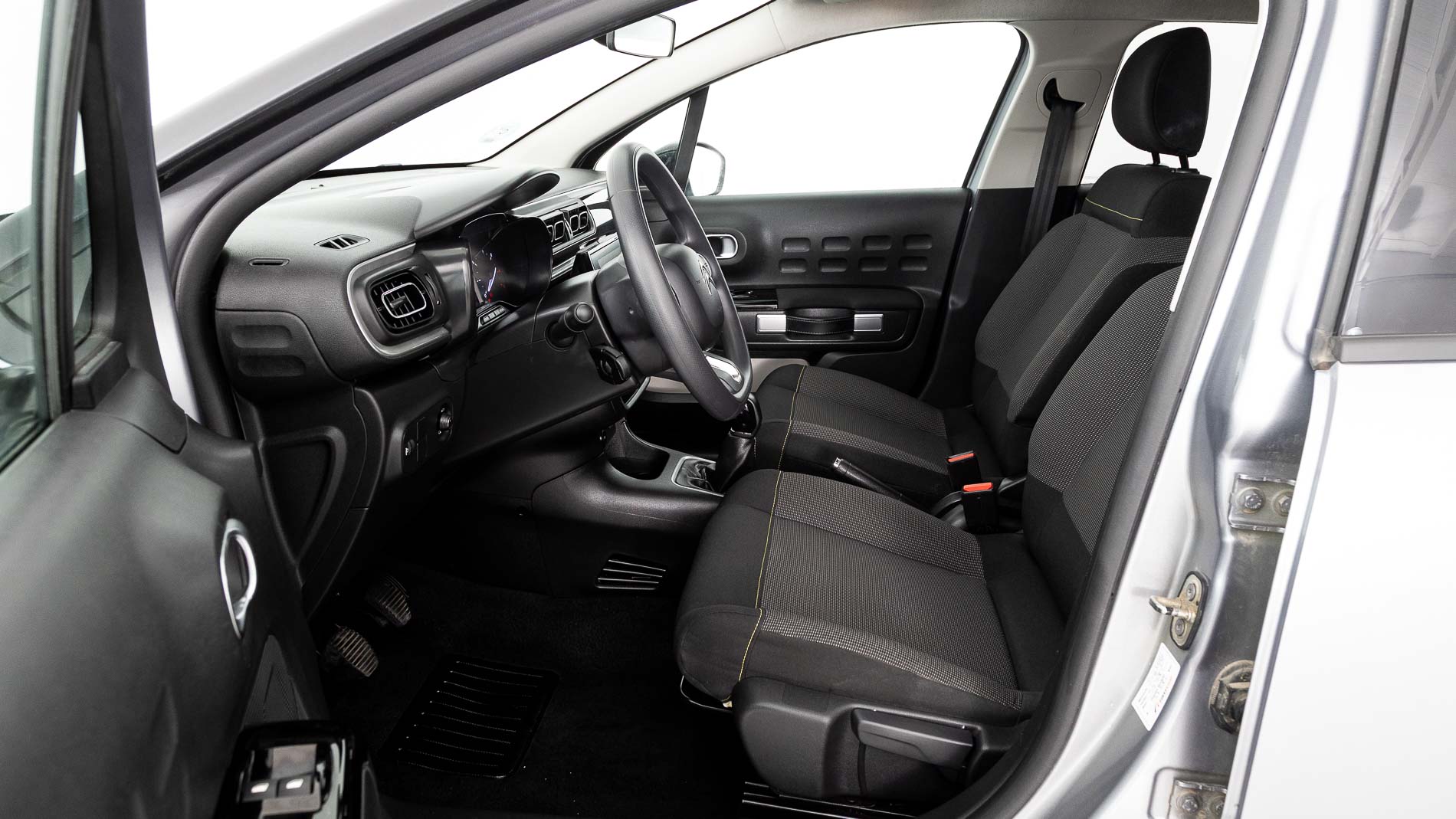 citroen c3 origin max 1.2 PURETECH 83 2024 gris acero / negro 19