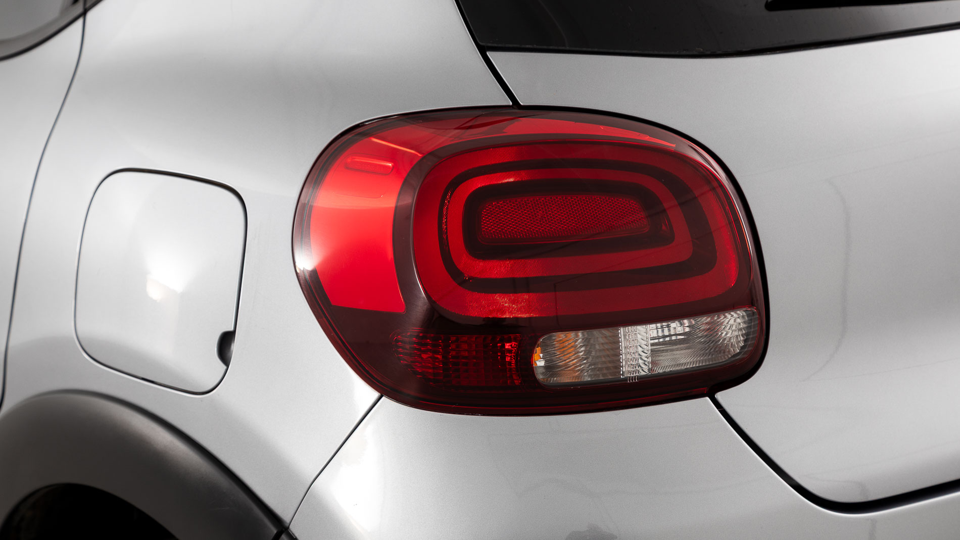 citroen c3 origin max 1.2 PURETECH 83 2024 gris acero / negro 27