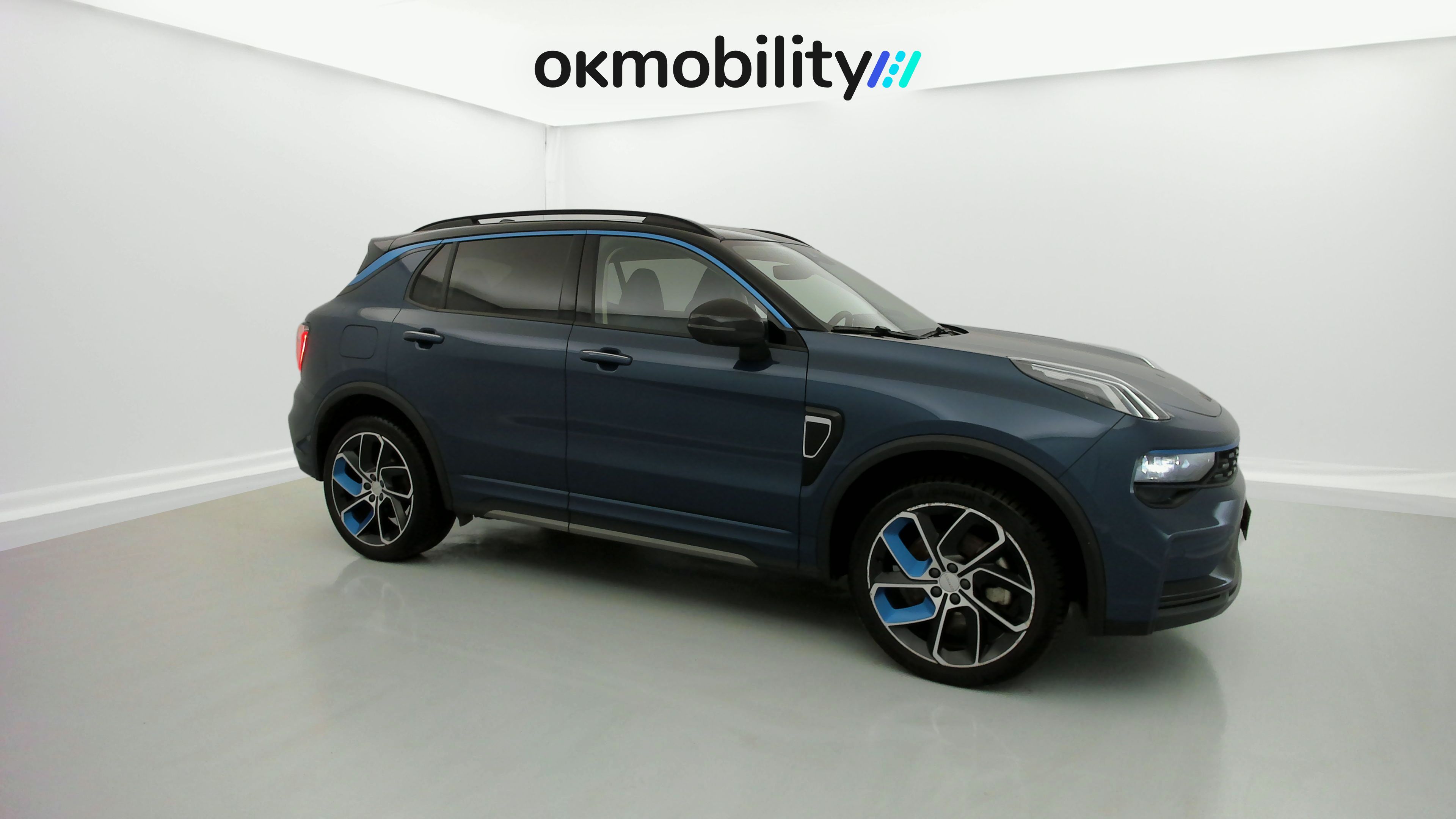lynk&co 1 nv 1.5 PHEV 261 2022 blue 3