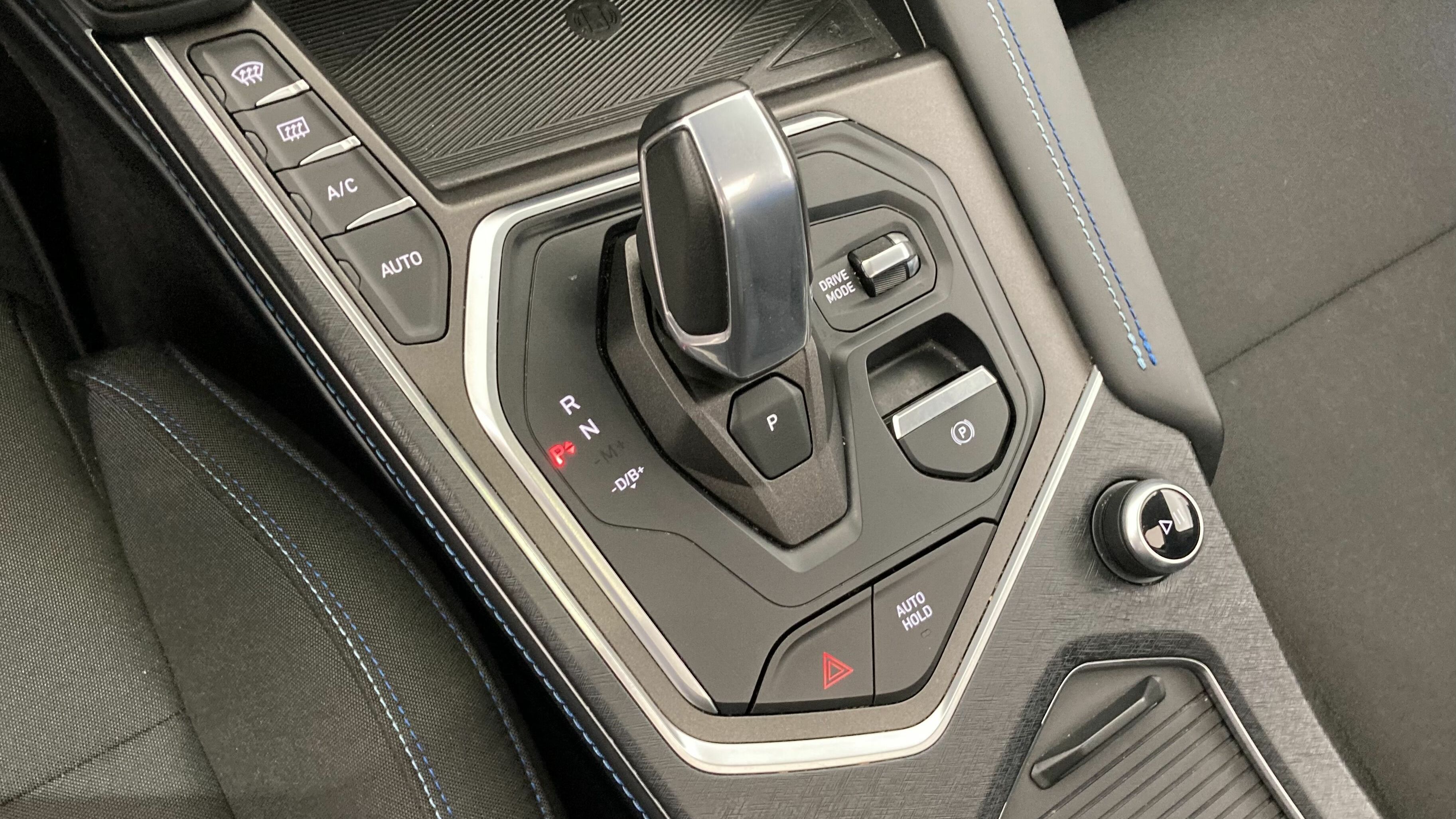 lynk&co 1 nv 1.5 PHEV 261 2022 blue 20