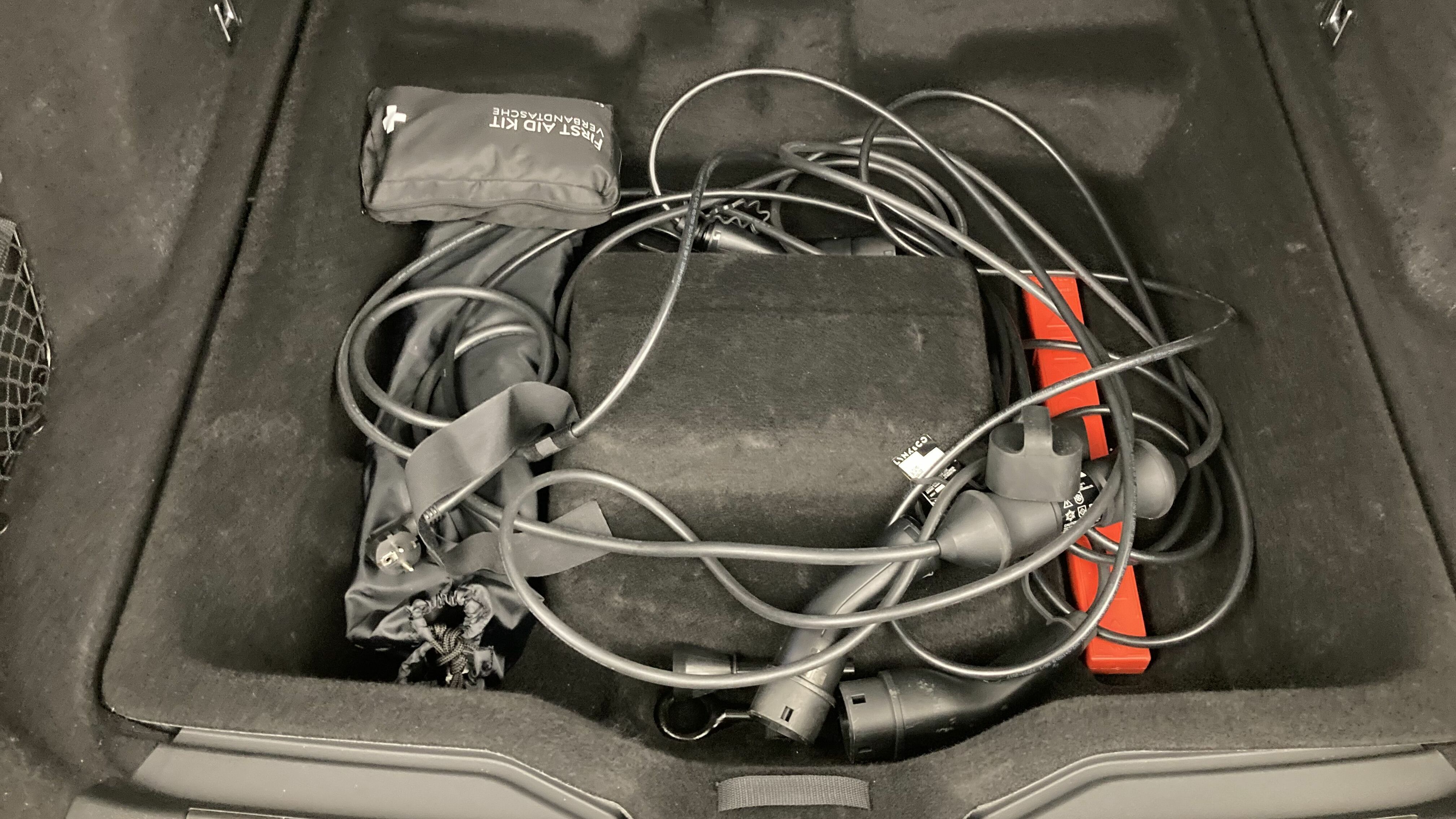 lynk&co 1 nv 1.5 PHEV 261 2022 blue 23