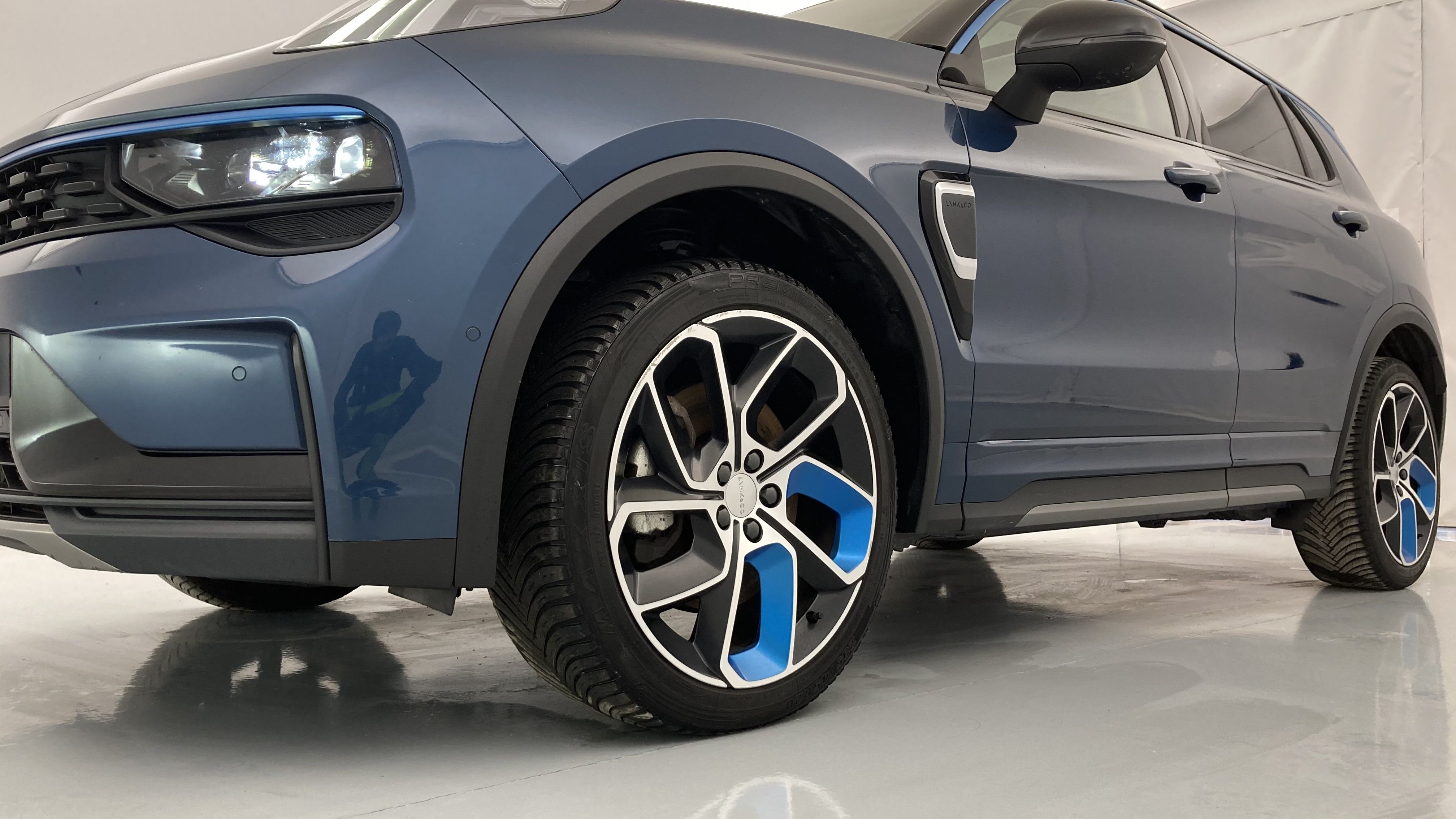 lynk&co 1 nv 1.5 PHEV 261 2022 blue 32