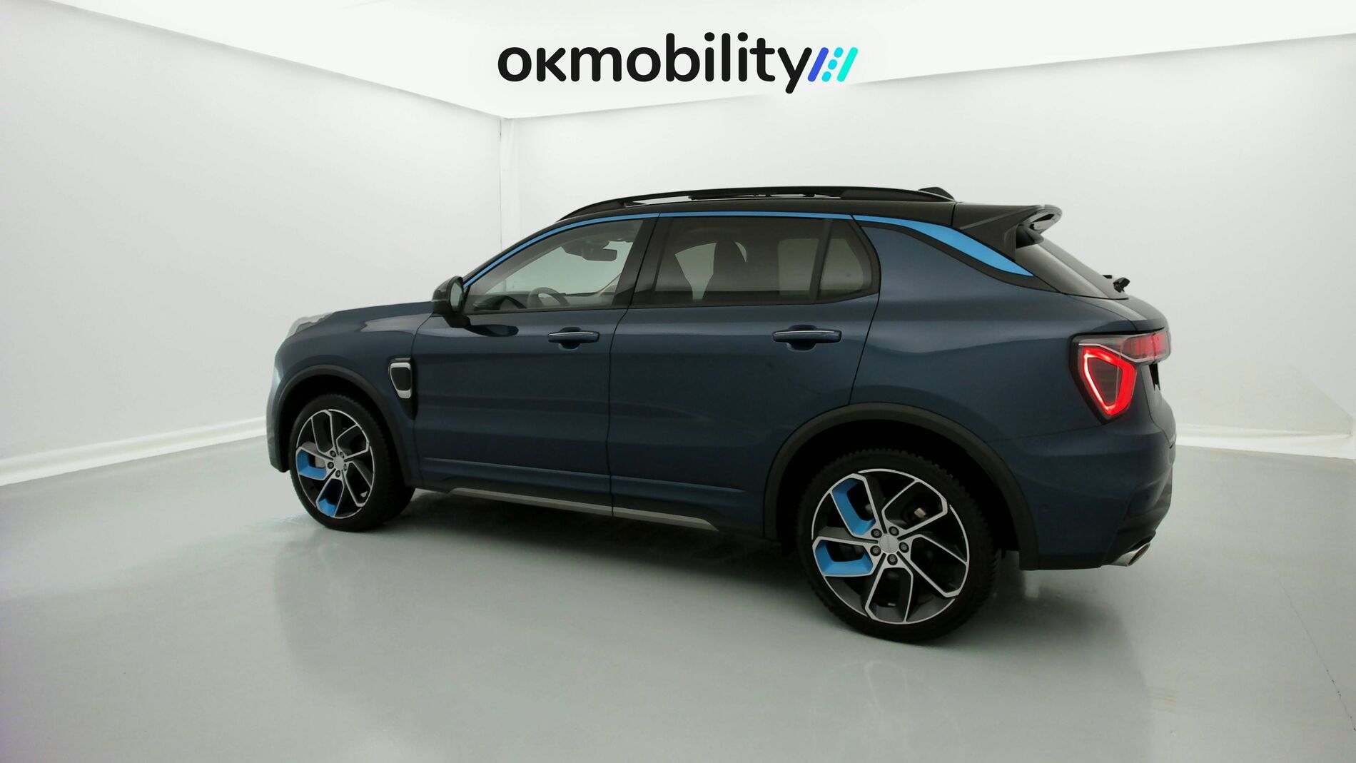 lynk&co 1 nv 1.5 PHEV 261 2022 blue 8