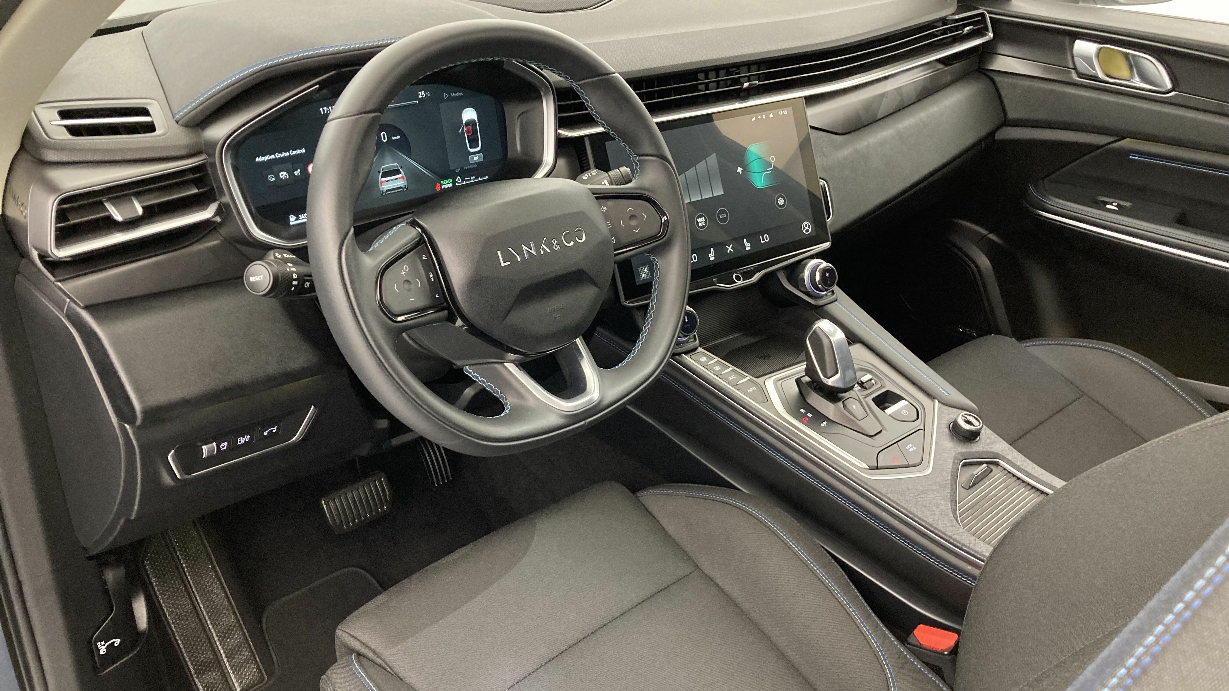 lynk&co 1 nv 1.5 PHEV 261 2022 blue 15