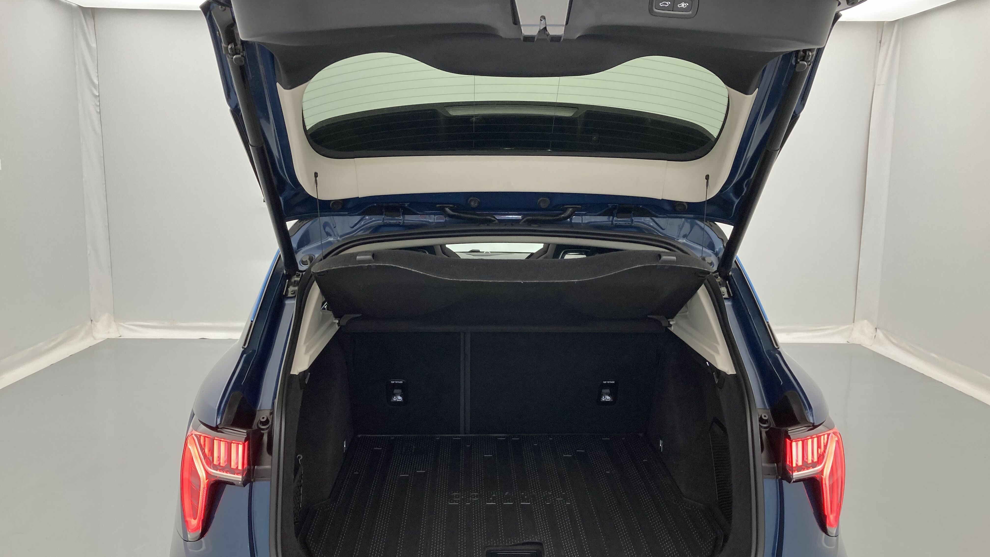 lynk&co 1 nv 1.5 PHEV 261 2022 blue 24