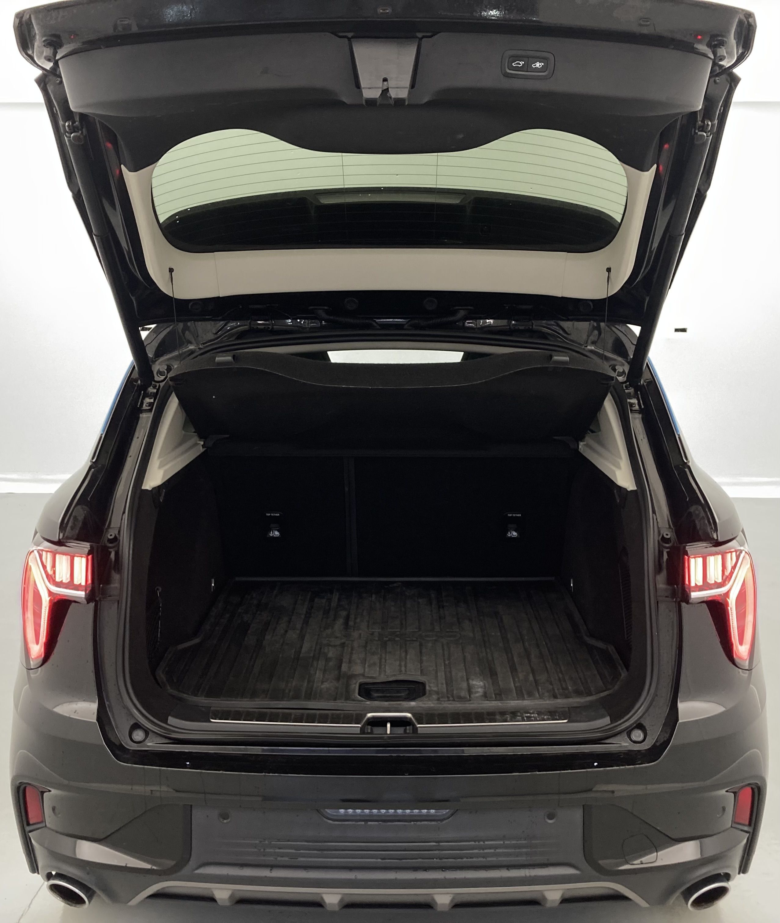 lynk&co 1 nv 1.5 PHEV 261 2022 black 22