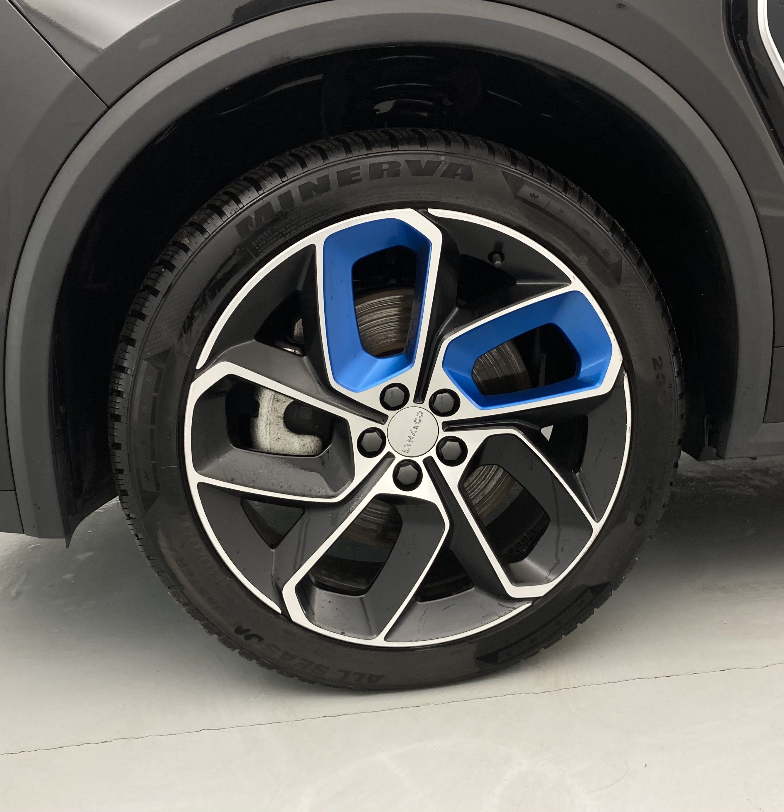 lynk&co 1 nv 1.5 PHEV 261 2022 black 28