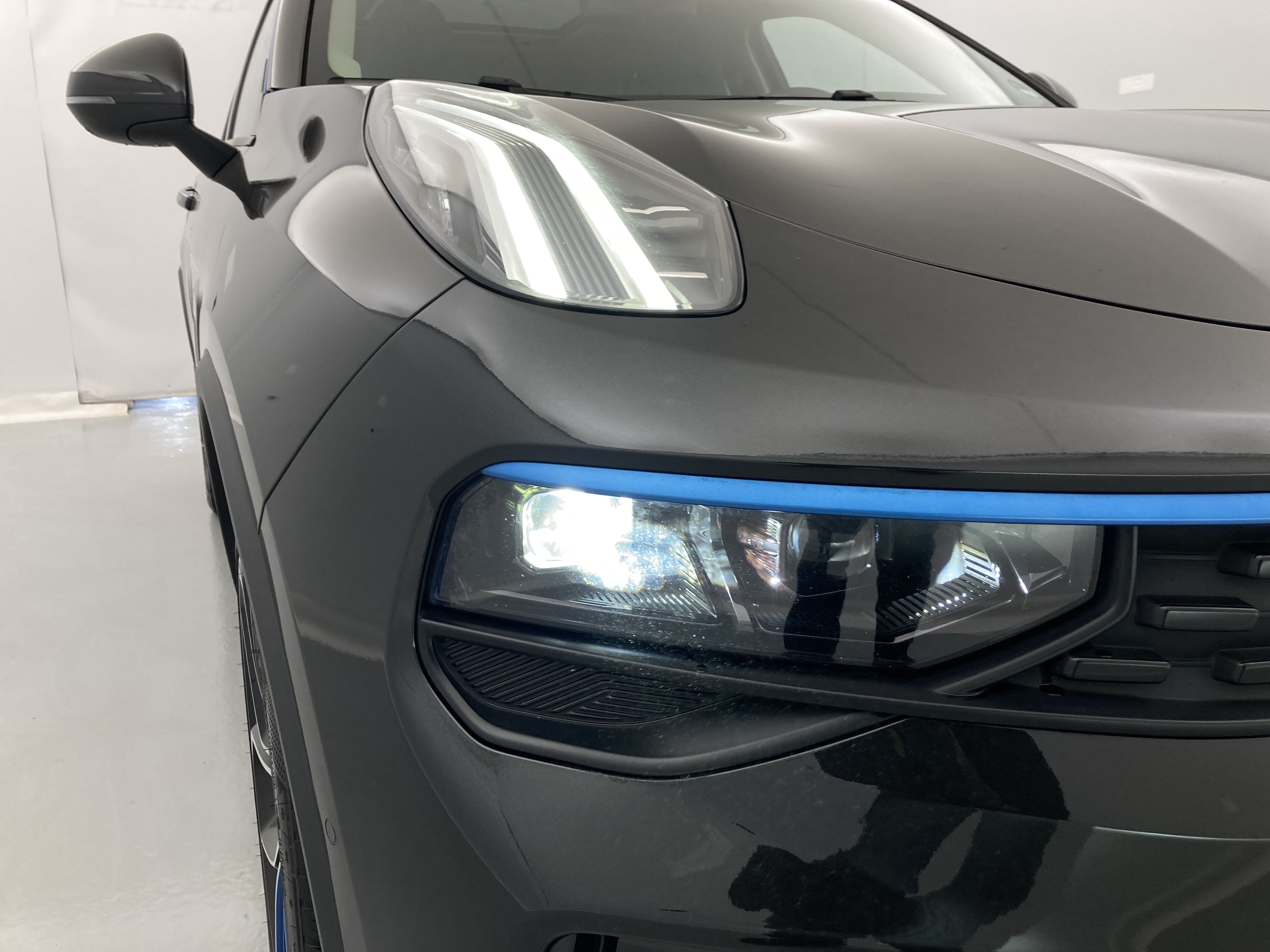 lynk&co 1 nv 1.5 PHEV 261 2022 black 14