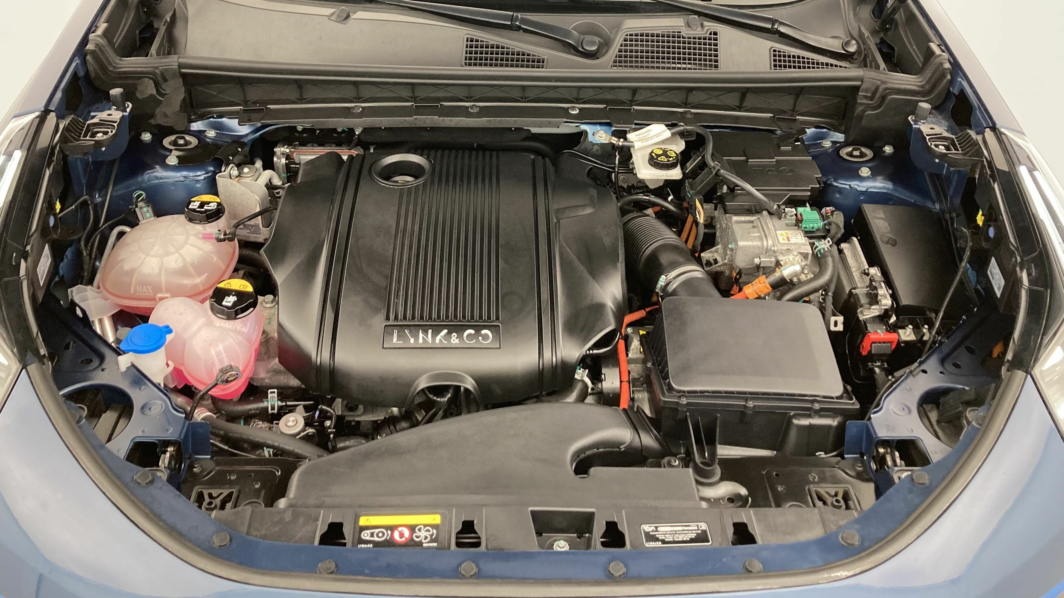 lynk&co 1 nv 1.5 PHEV 261 2022 blue 25