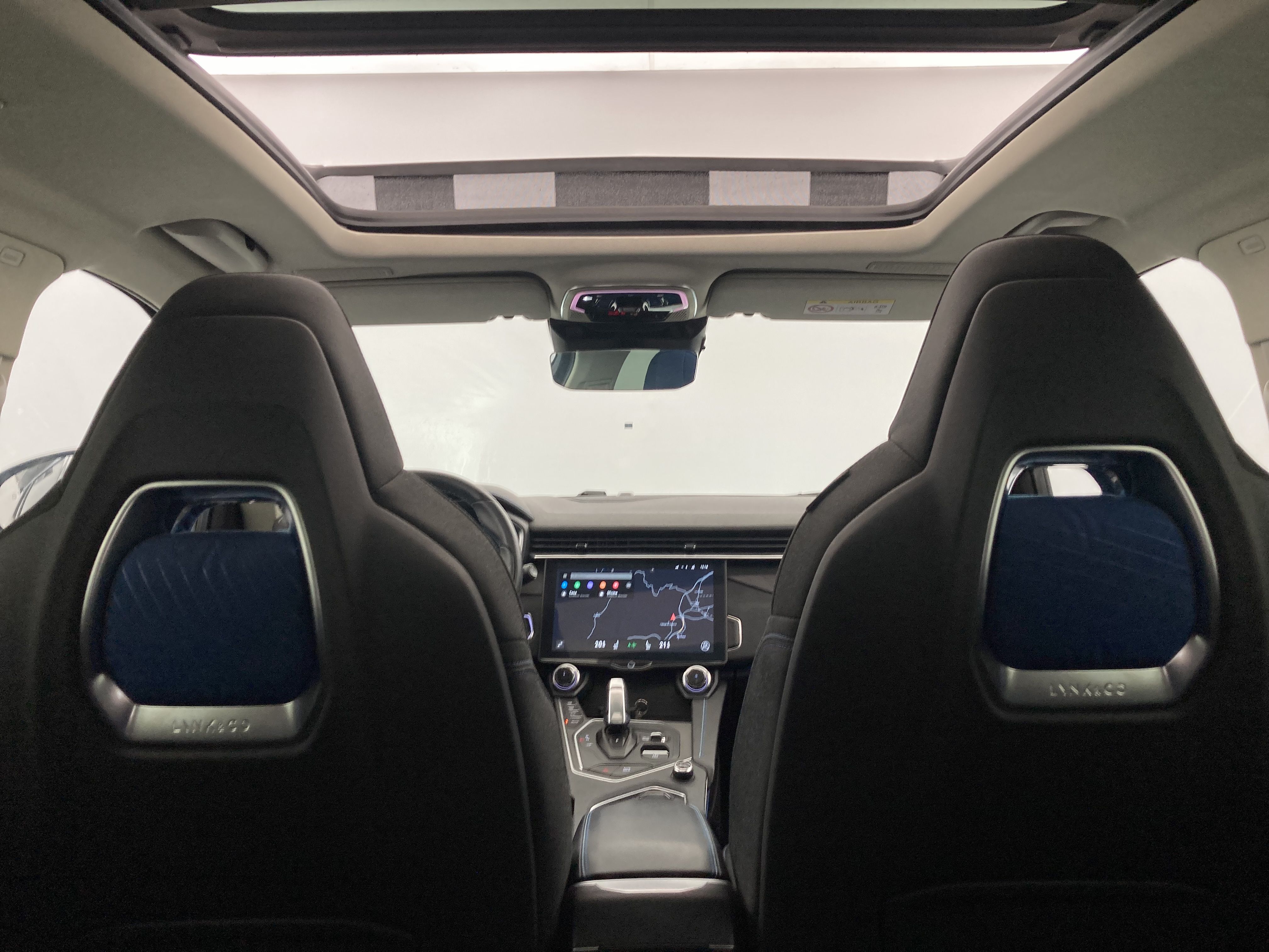 lynk&co 1 nv 1.5 PHEV 261 2022 black 25