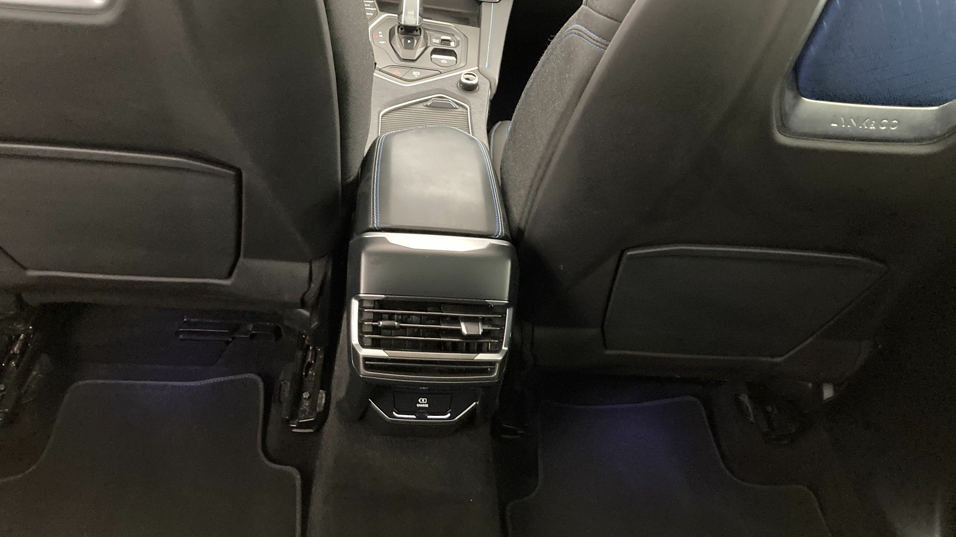 lynk&co 1 nv 1.5 PHEV 261 2022 black 22