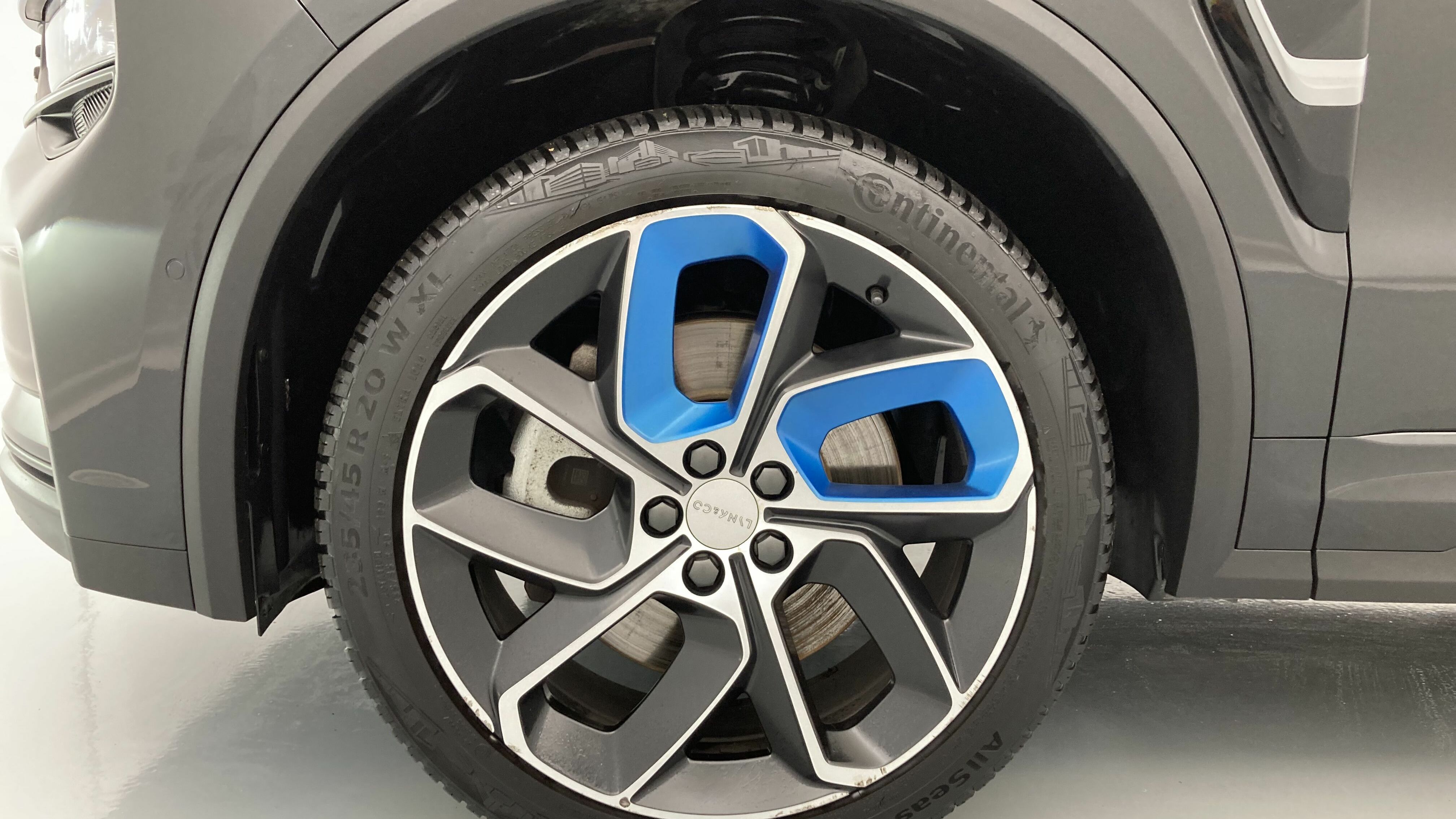 lynk&co 1 nv 1.5 PHEV 261 2022 black 27