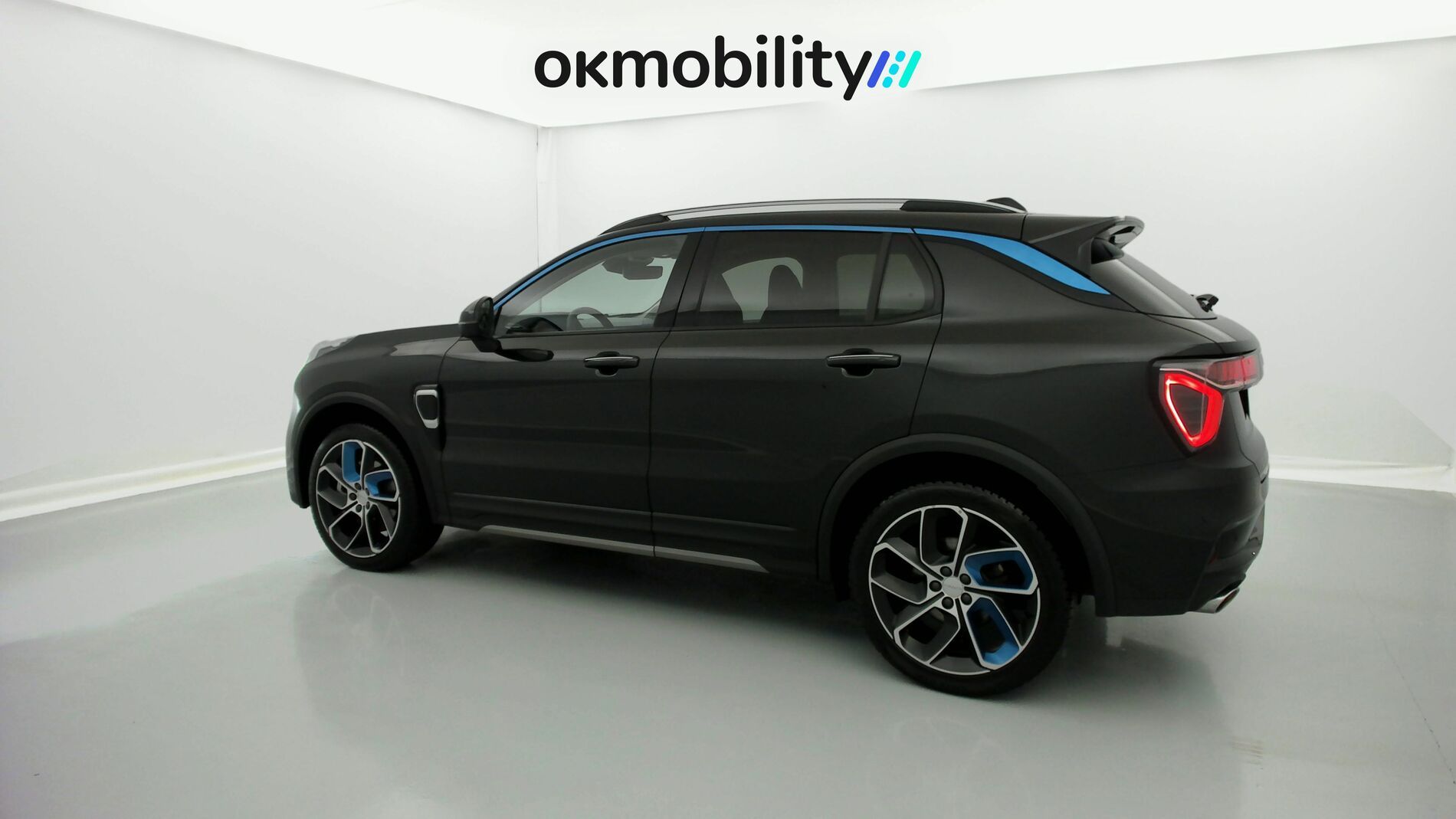 lynk&co 1 nv 1.5 PHEV 261 2022 black 8