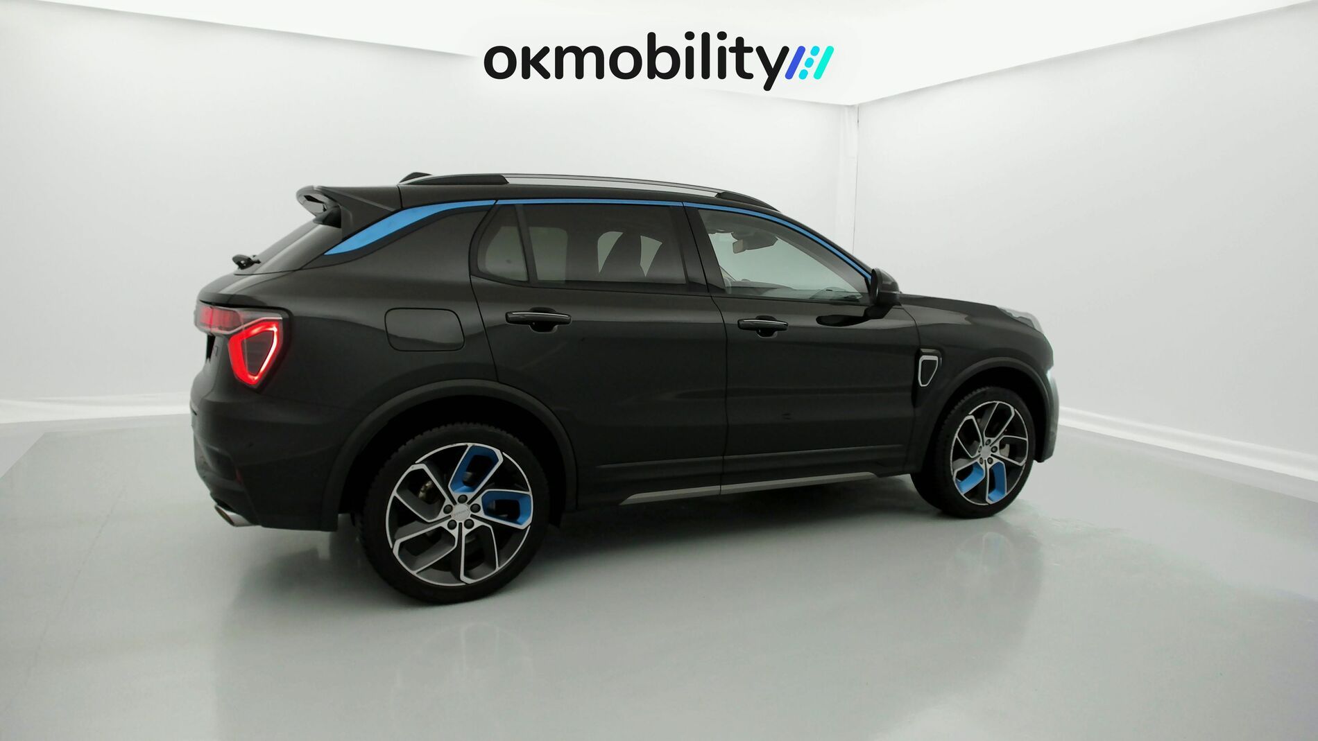 lynk&co 1 nv 1.5 PHEV 261 2022 black 12