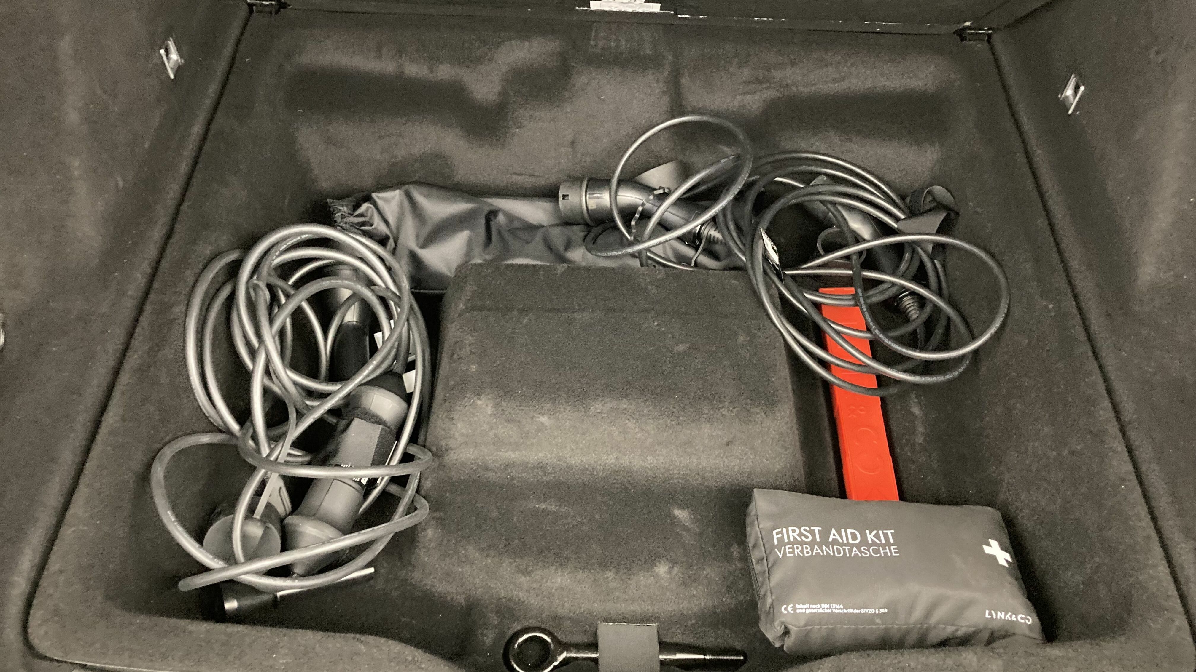 lynk&co 1 nv 1.5 PHEV 261 2022 blue 23