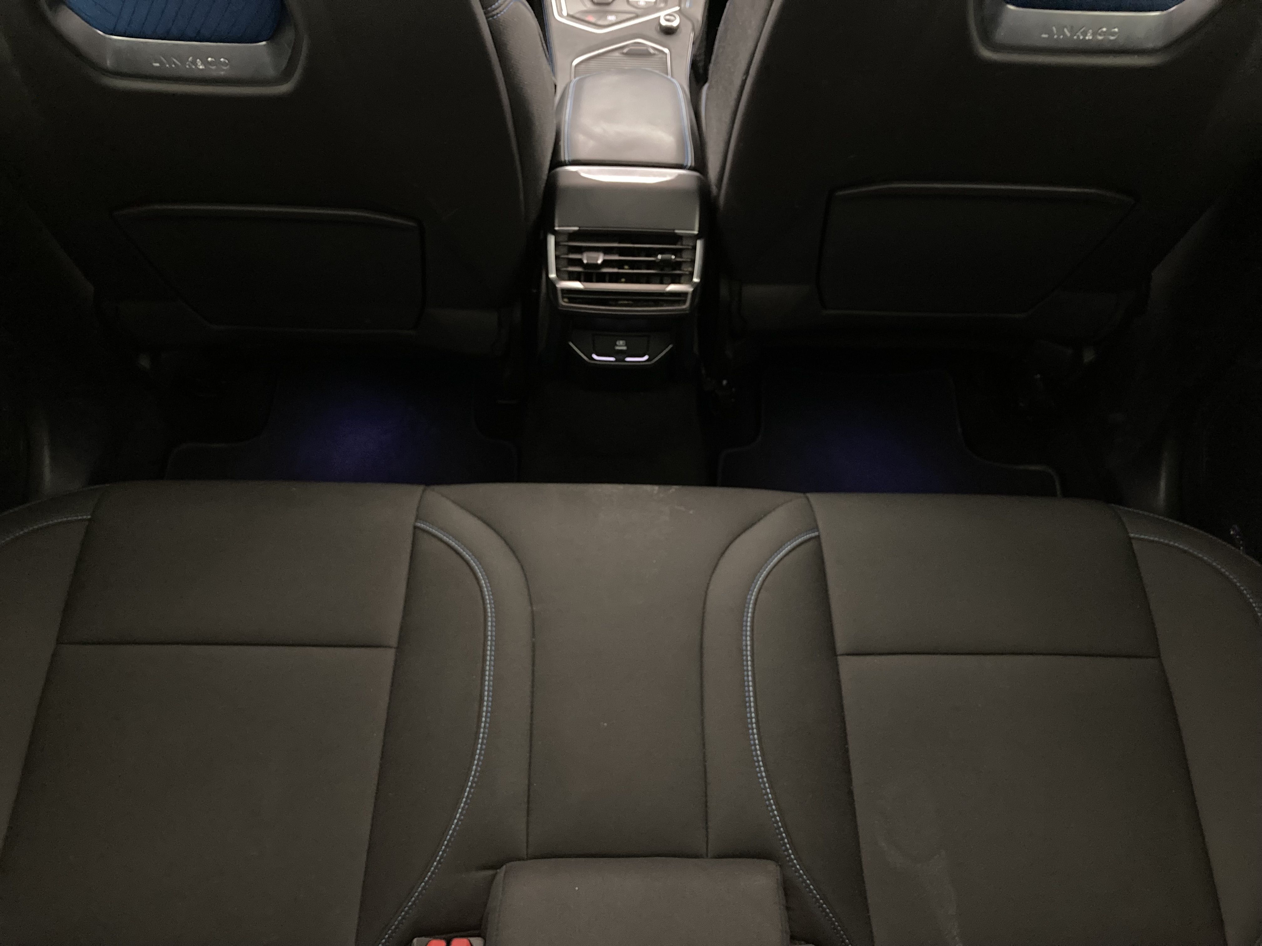 lynk&co 1 nv 1.5 PHEV 261 2022 black 14